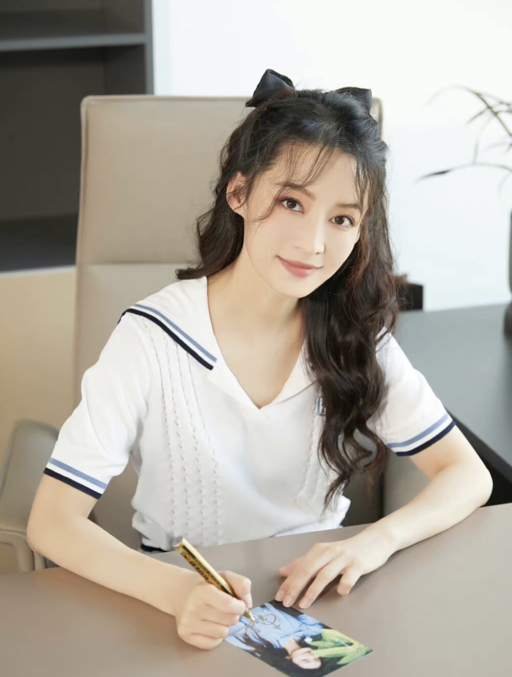 明星被区别对待多尴尬?徐璐捂嘴,李晨退出,李沁假装没看到3-度小视