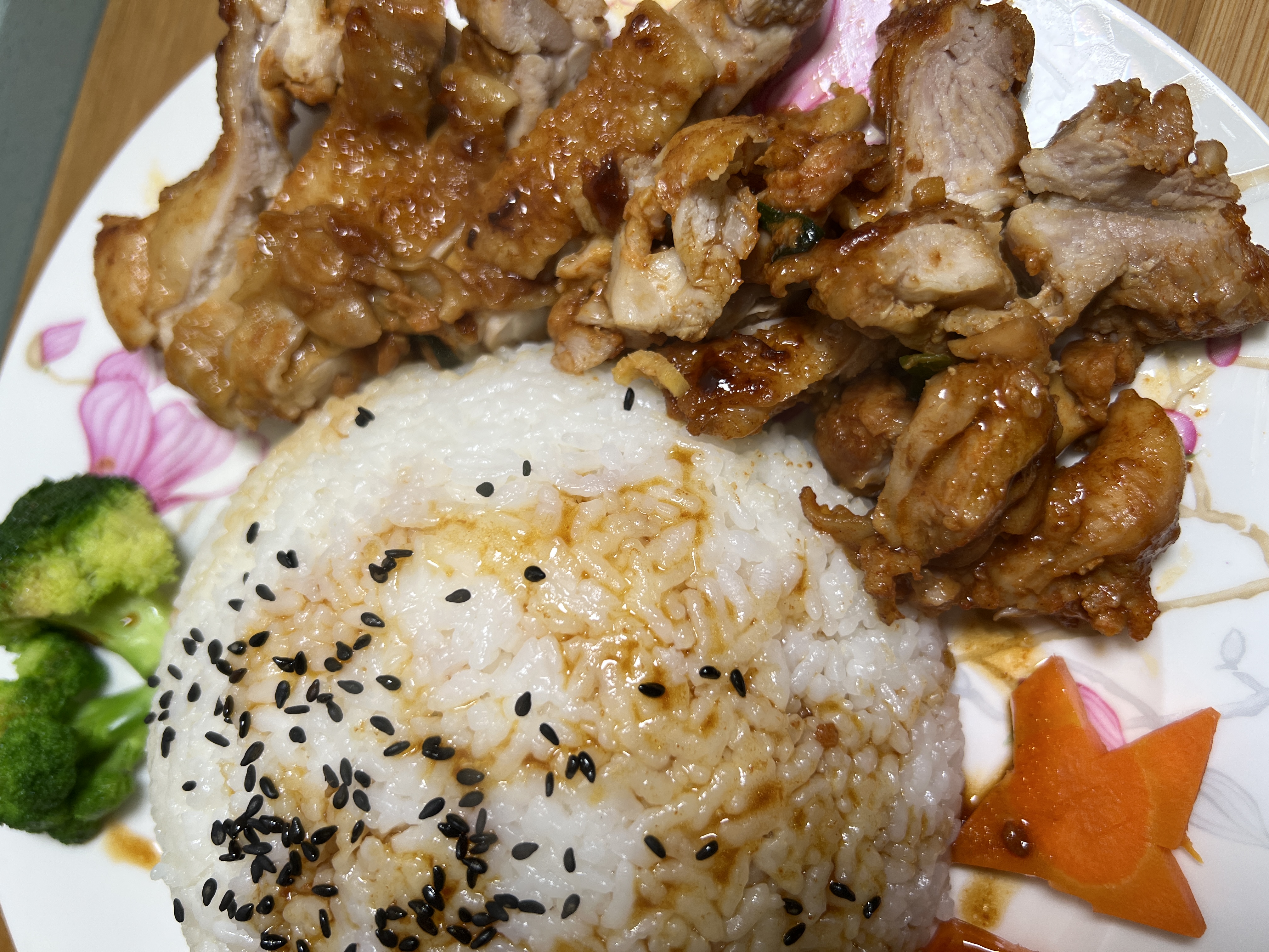在家也能做“奥尔良鸡腿饭”,剔骨后的鸡腿肉配着米饭大口吃,香