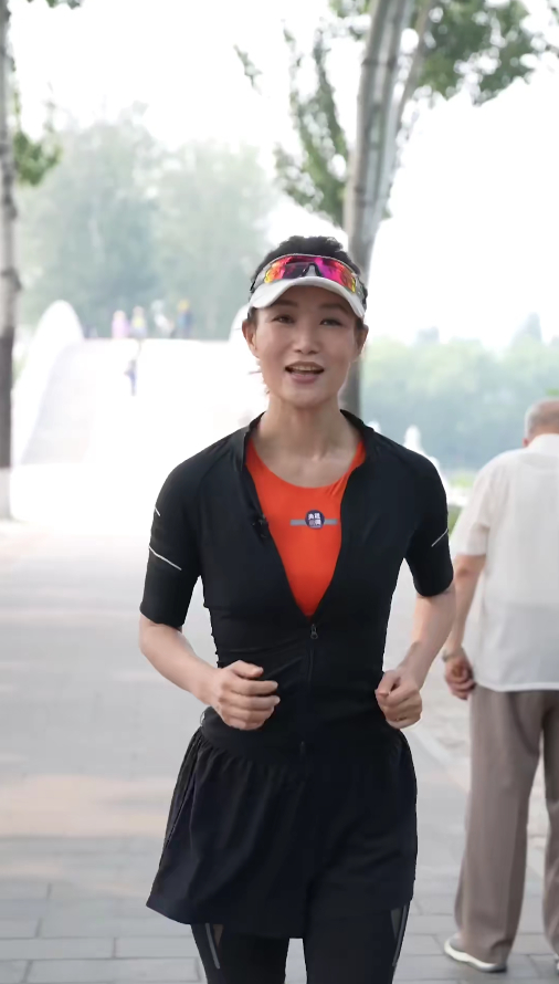 今天李梓萌跟你讲讲她与跑步的故事