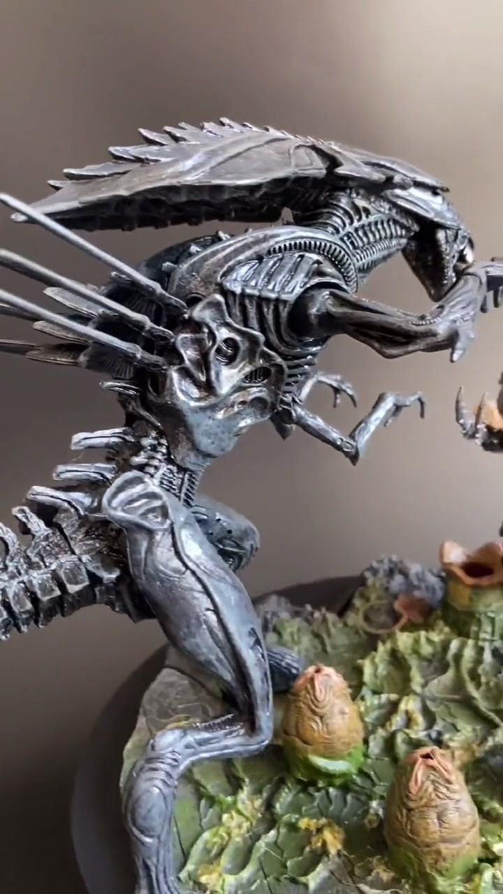 铁血战士刀疤对决异形母后经典场景