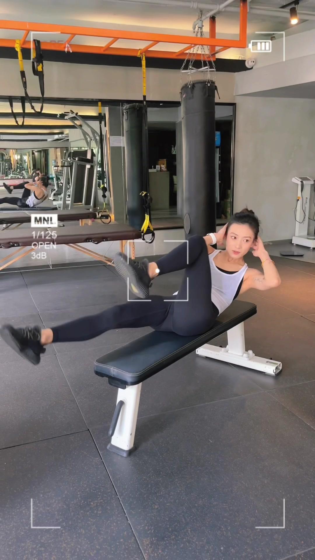 刚在朋友圈看到你有腹肌,为什么不早点说,害得我好几天没回你消息