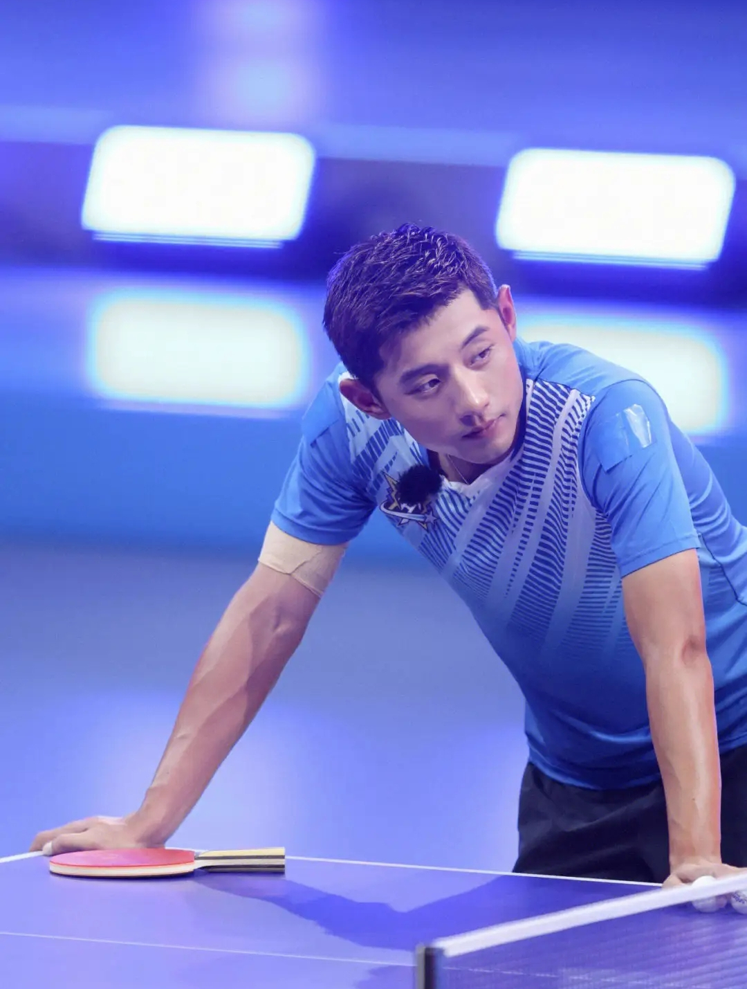 张继科相亲见面就说人迟到,全程翘二郎腿长辈口吻聊天,太窒息了-度小