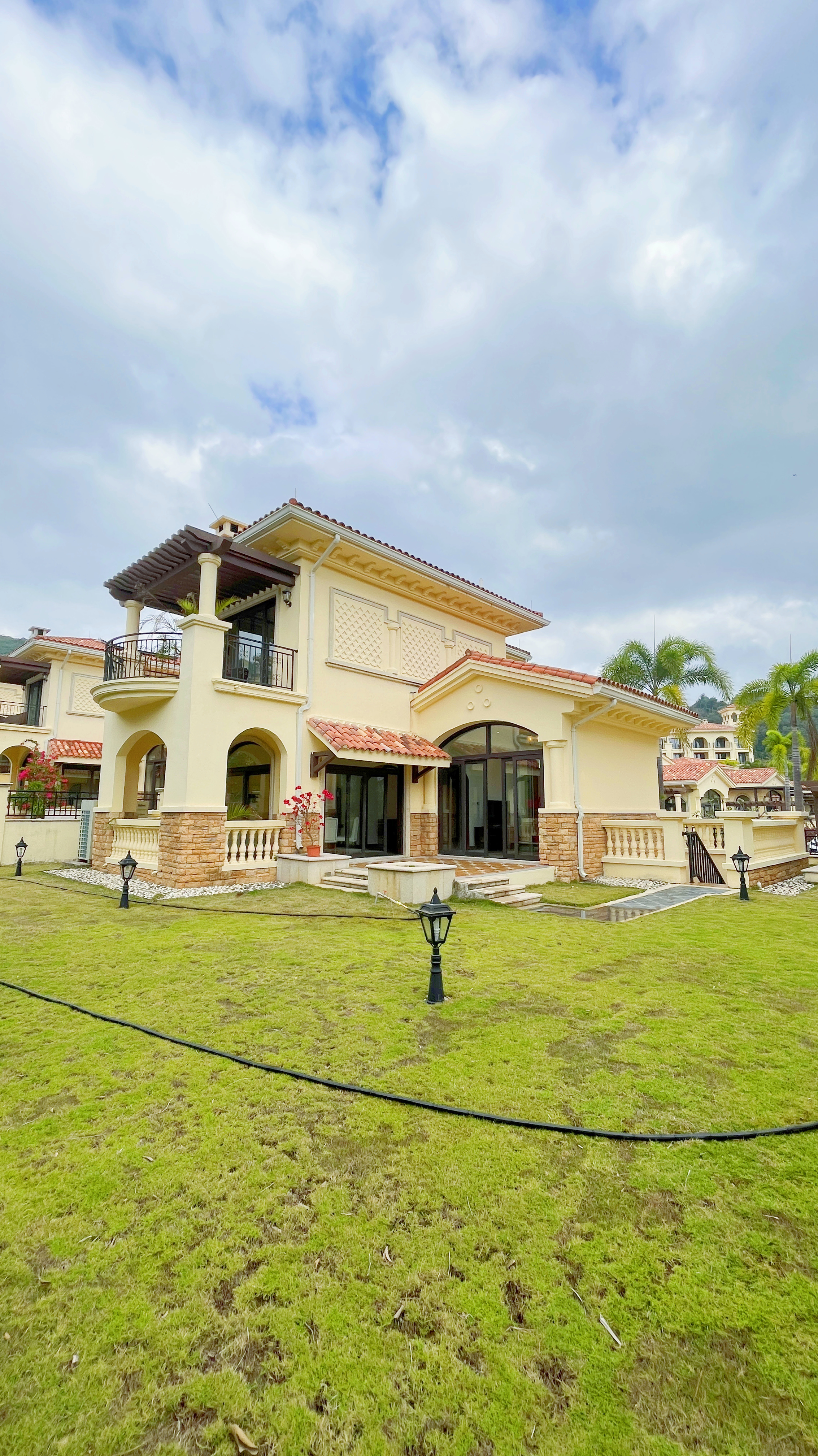 海南万宁滨海独栋别墅,西班牙的风格,建面125平院子就有300平