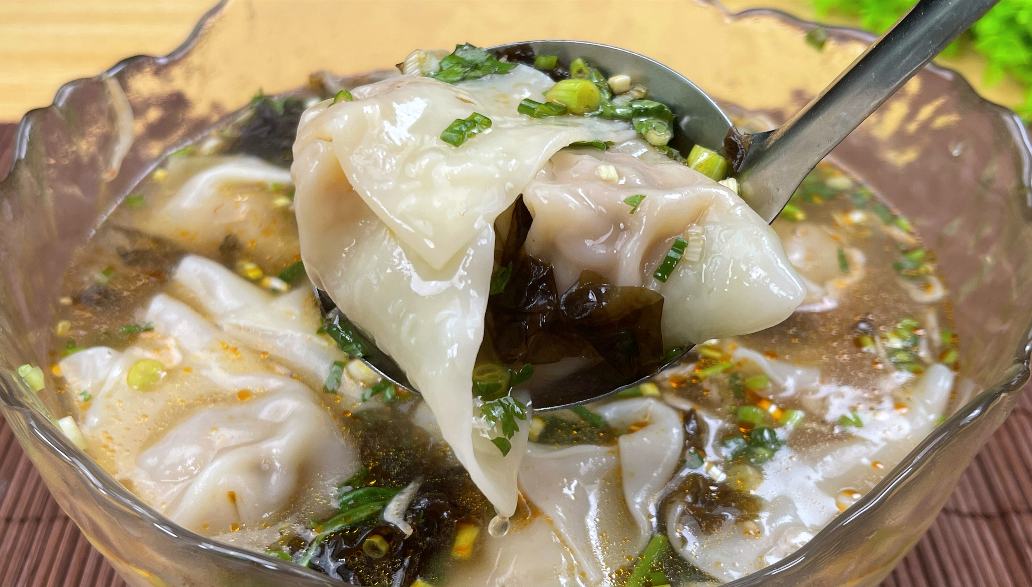 上海特色大馄饨，皮薄馅大，今天教你在家做，汤鲜味美，太好吃了