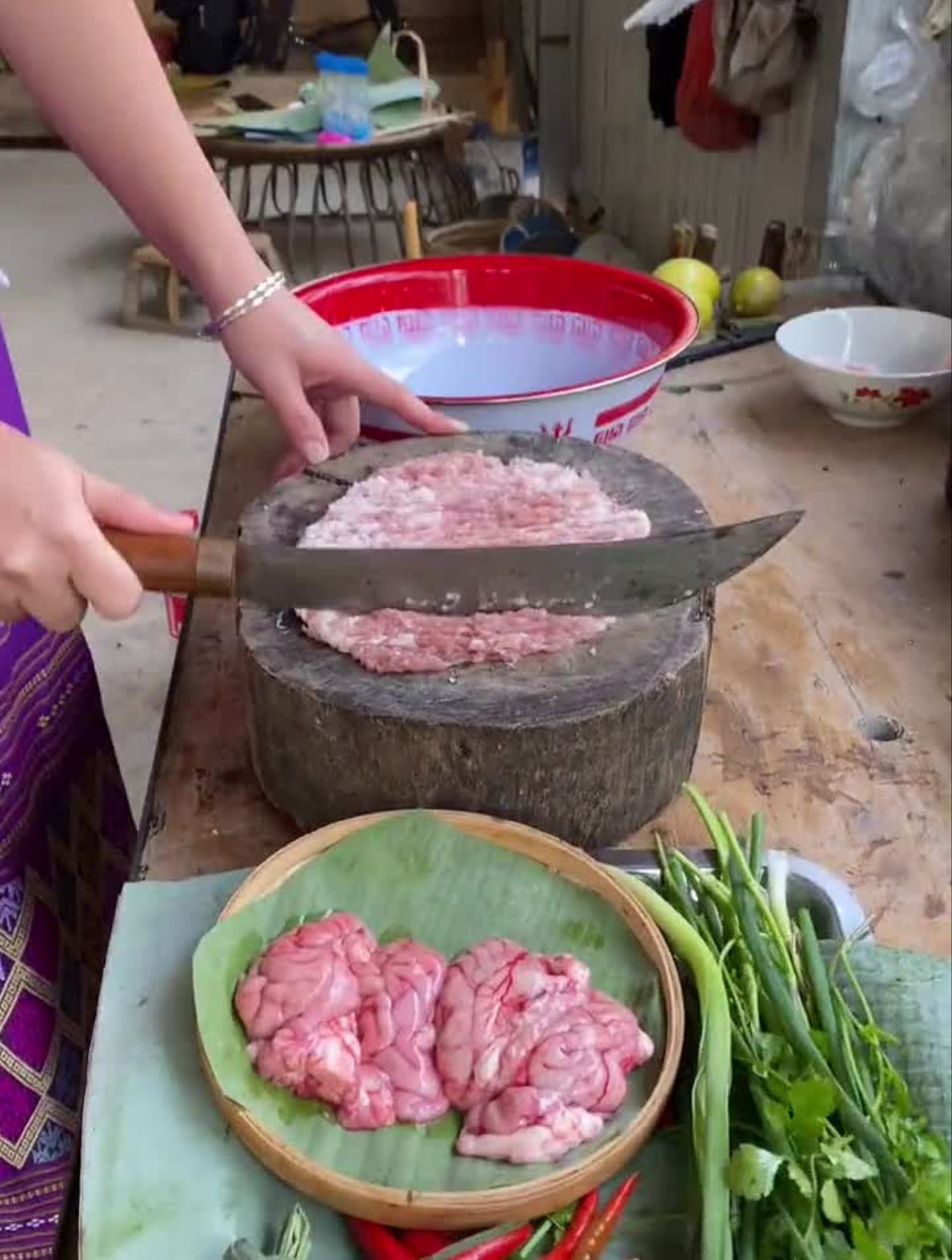 舌尖上的美食傣味包烧猪脑,下饭菜太香太好吃-度小视