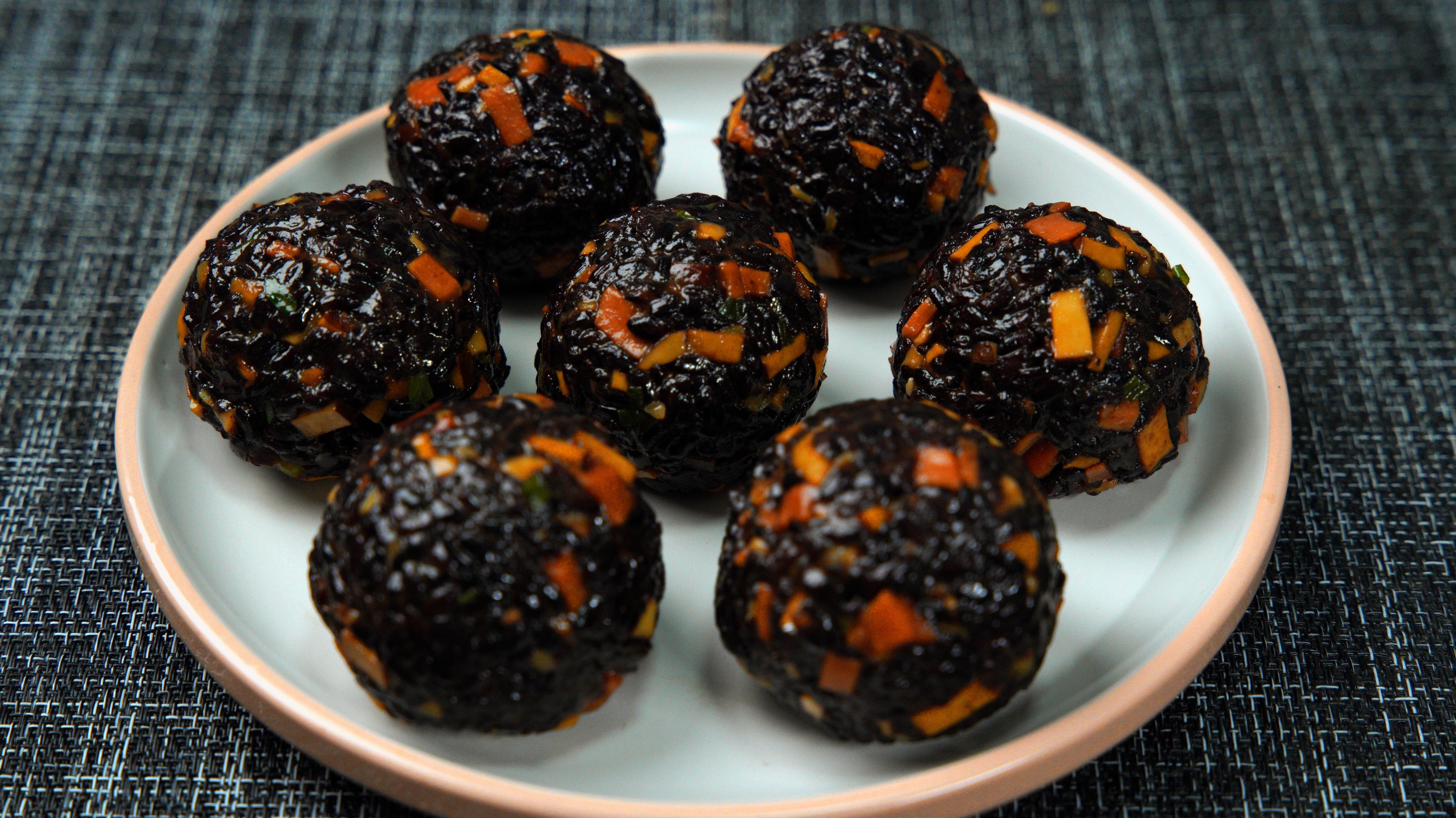 家里有黑米一定试试这个新做法,软软糯糯,比包子油条好吃多了