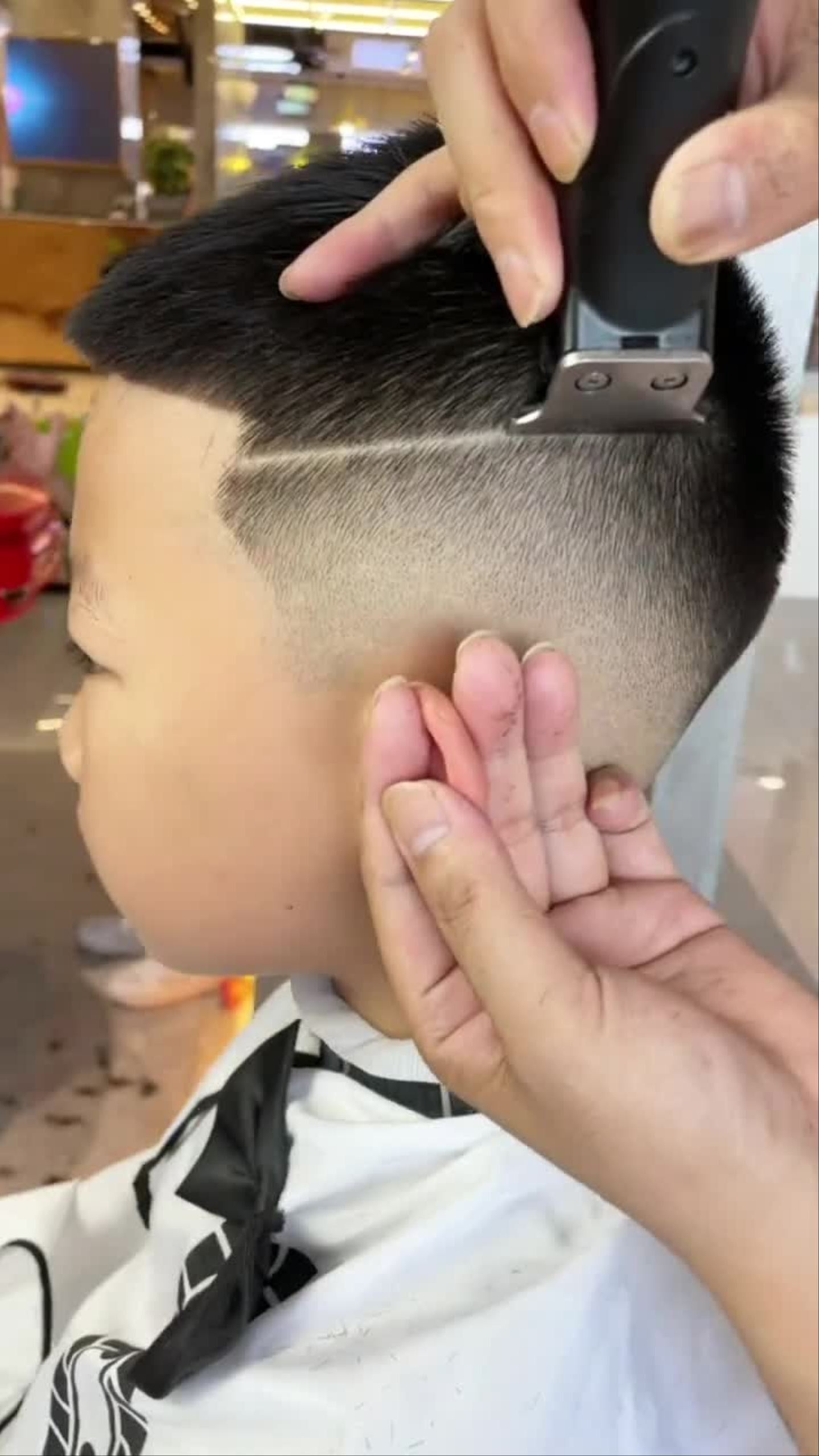 儿童发型雕刻专业儿童理发潮酷男孩儿童发型雕刻-度小视