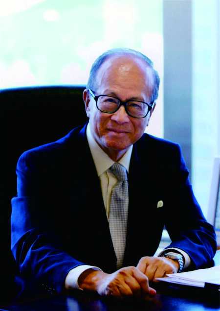 李嘉诚不让梁洛施进门,为何同意她带走孙子,这才是他的高明之处-度小