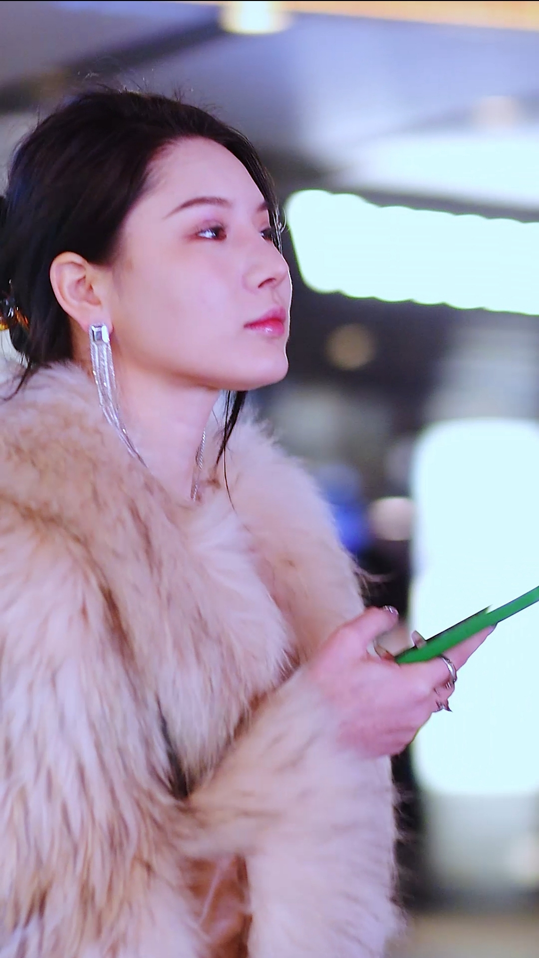 皮草大衣小姐姐柳叶眉杏眼真漂亮-度小视