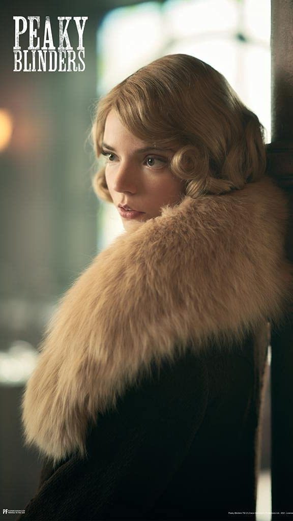 浴血黑帮吉娜格雷饰演者简介