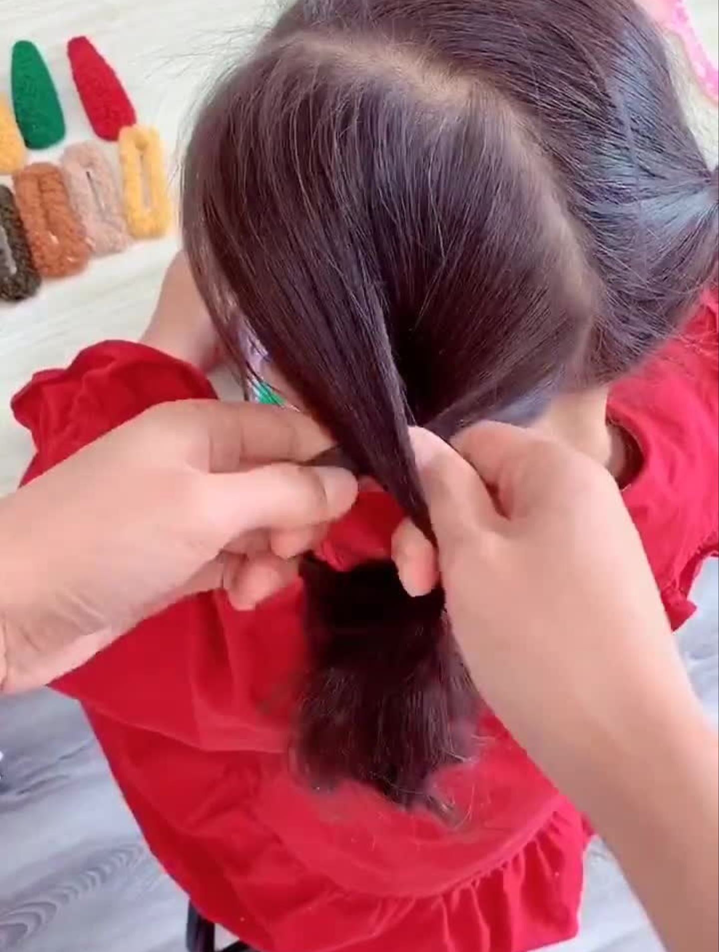 儿童发型之前编头发的好多宝宝说还是学不会,今天来个超简单的