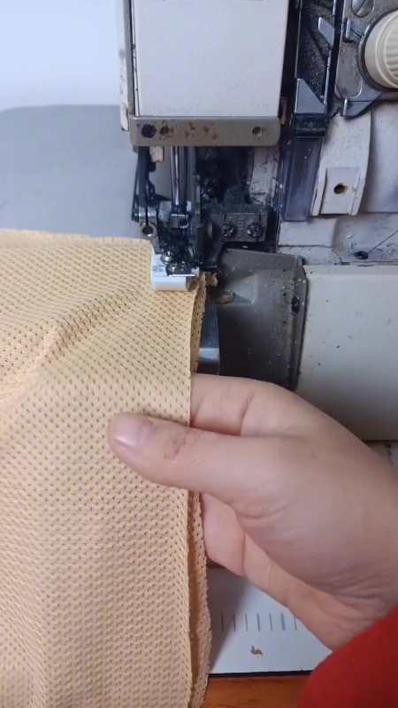 大家问的拷边手势缝纫日常制衣厂-度小视