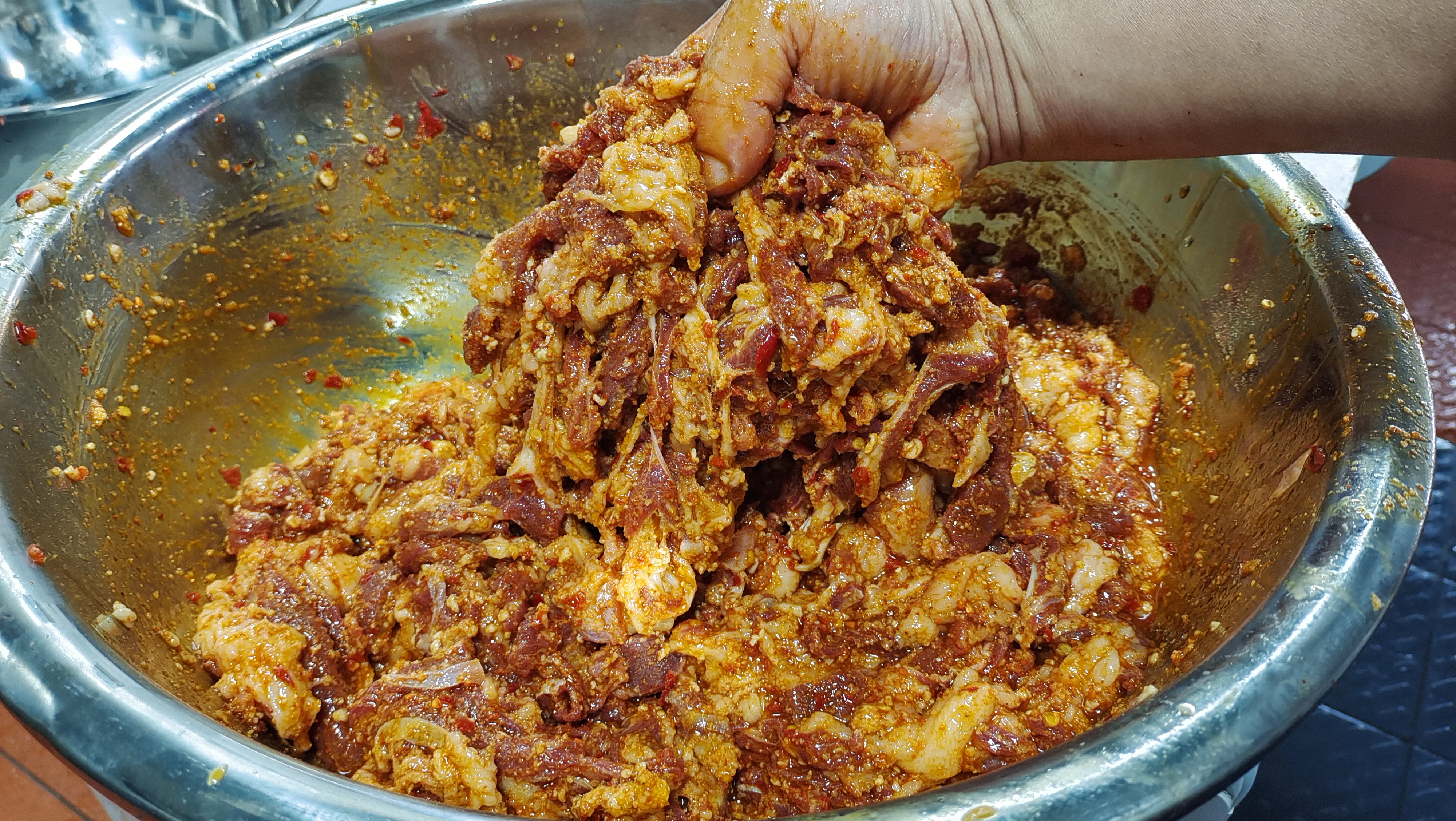 在家做粉蒸肉，准备好几样简单调料，就能和餐馆一样的味道