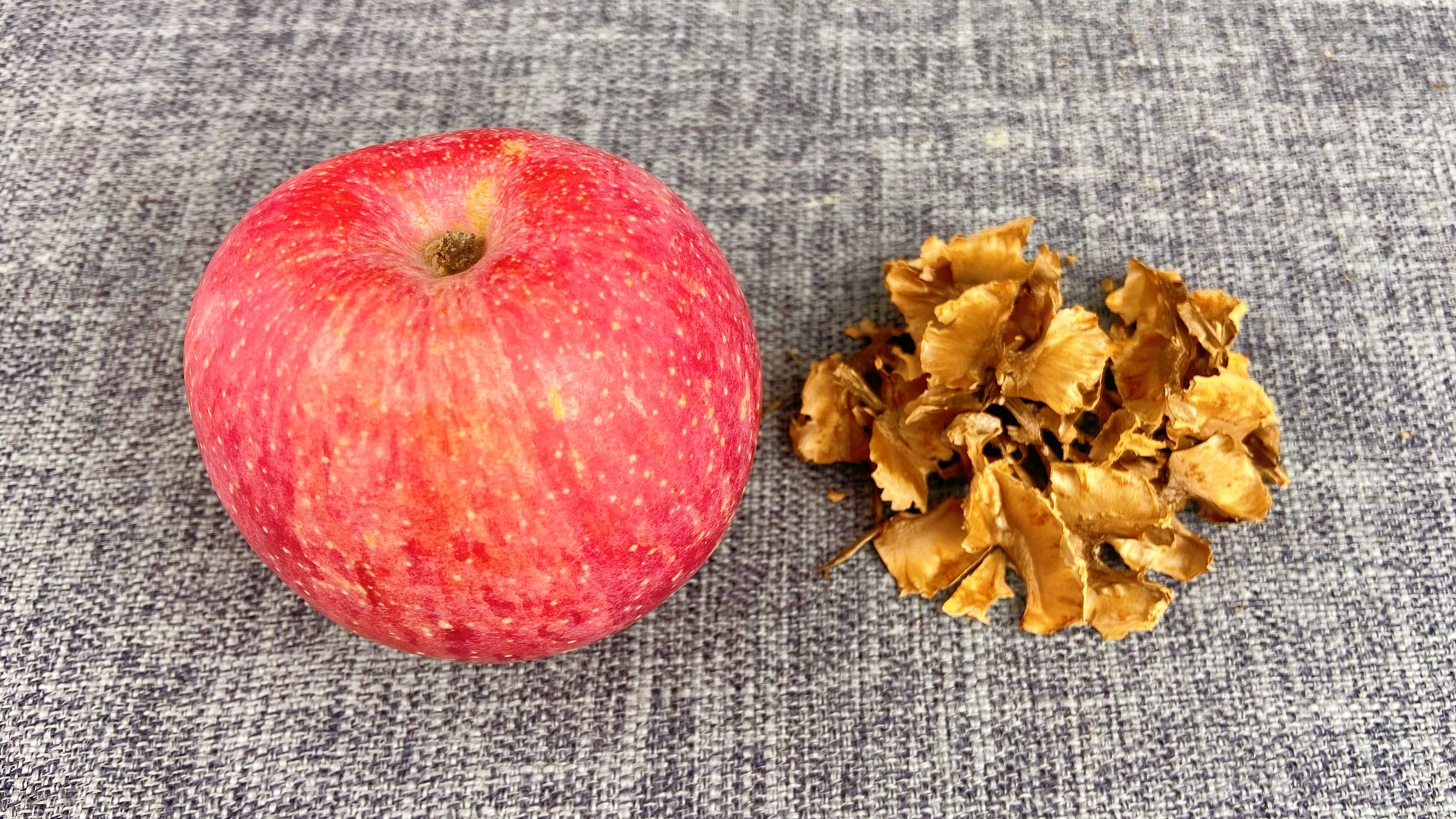 老公夜里睡不着,老婆问90岁老人要了个配方,一个苹果就解决问题