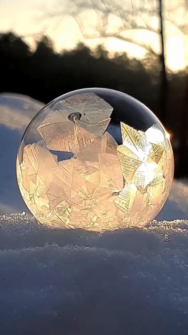 在寒冬吹泡泡,神奇的现象发生了