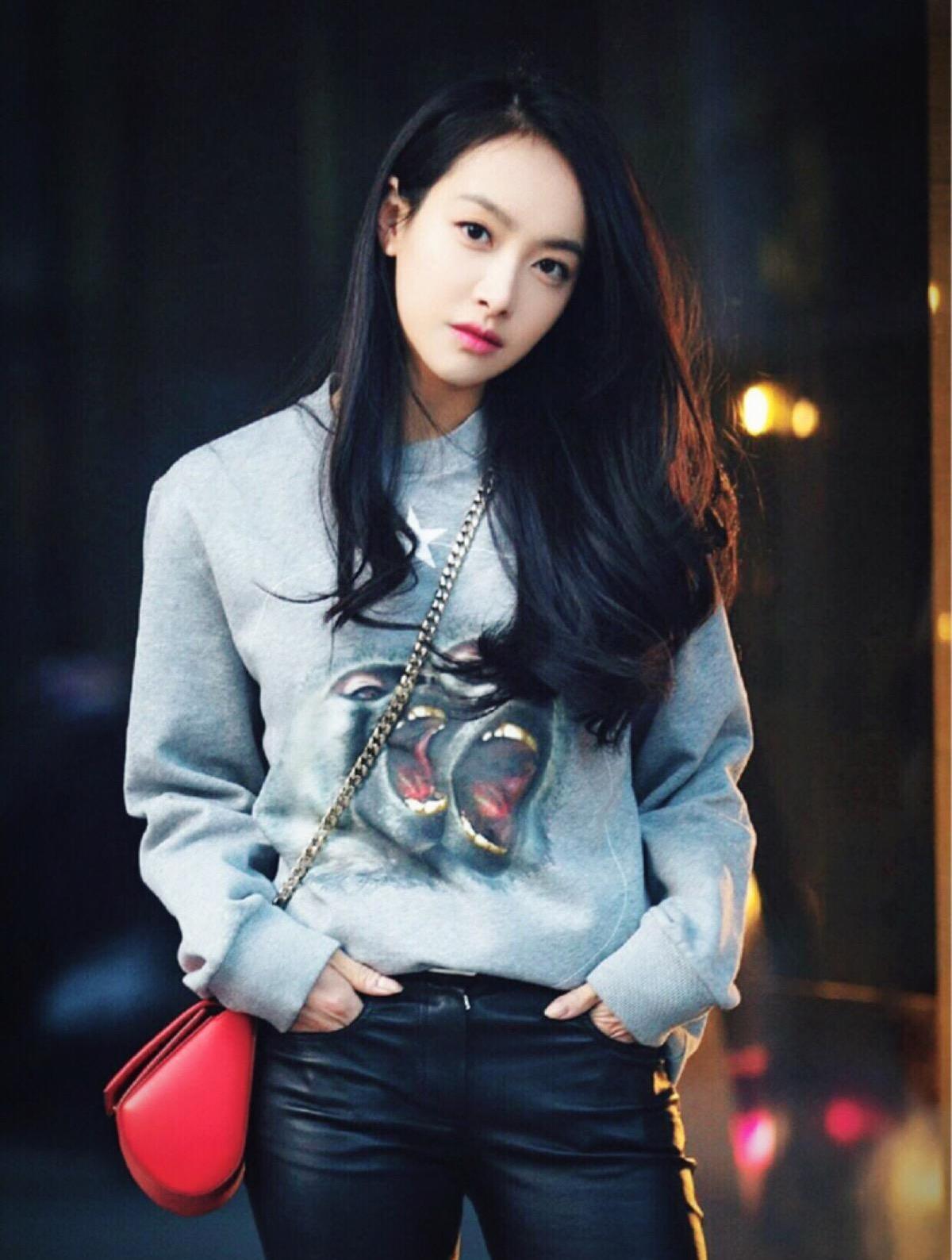 女明星的独居生活:宋茜大碗吃面太真实,大方送同事手机和平板1-度小视