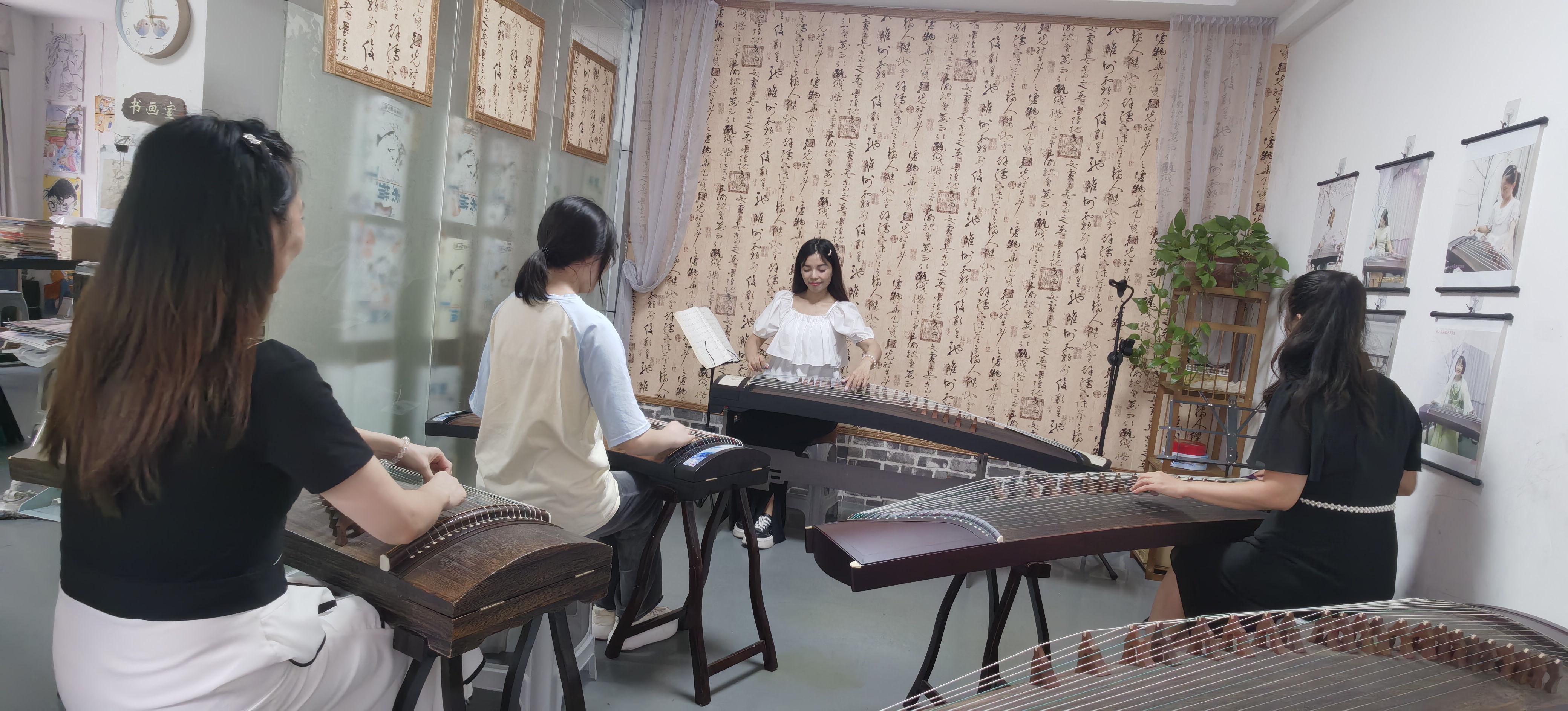 天之知女古筝工作室:美貌女子暗恋苏轼偶遇为其弹奏半曲古筝