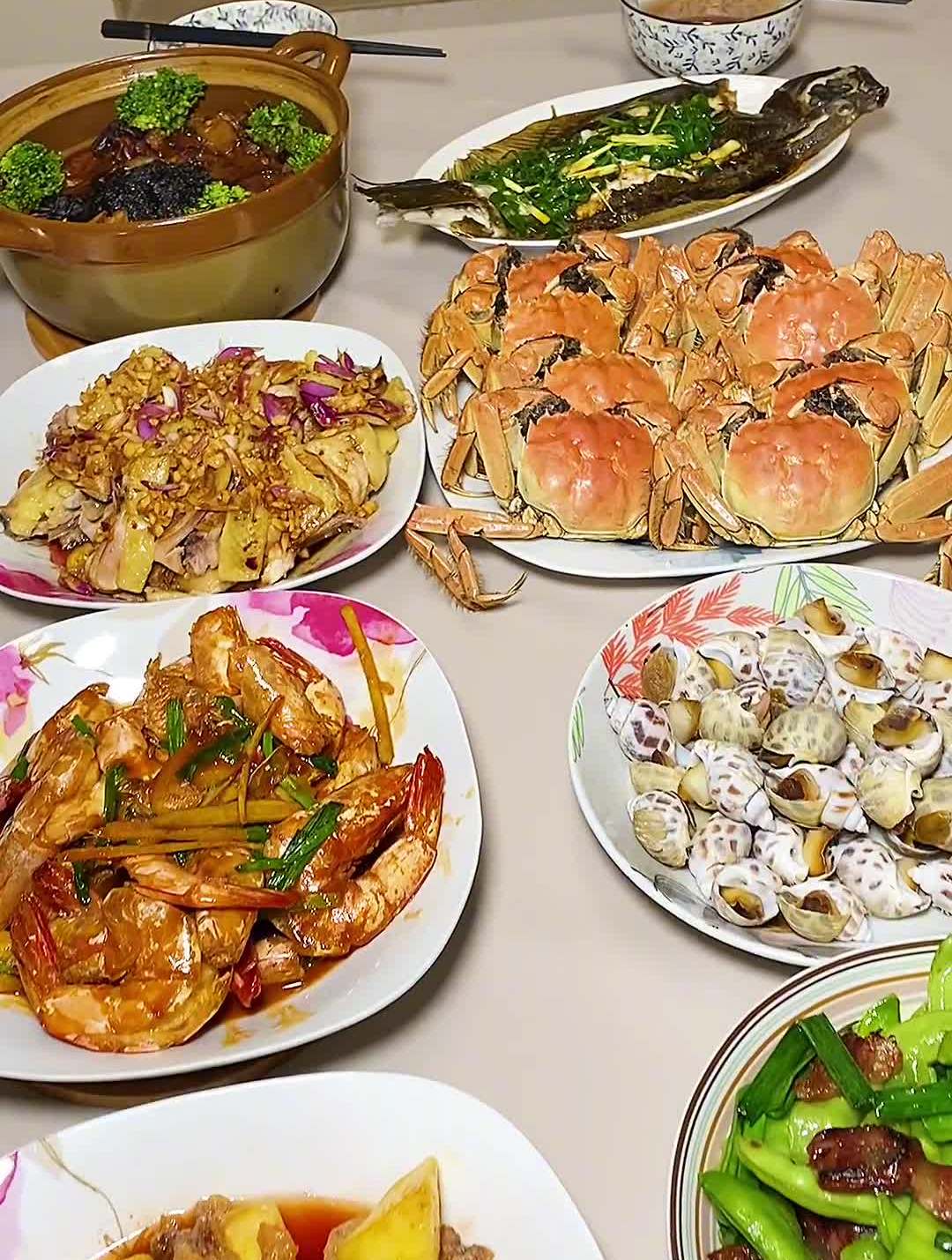 年夜饭做了十菜一汤,一家人喜气洋洋迎新年-度小视