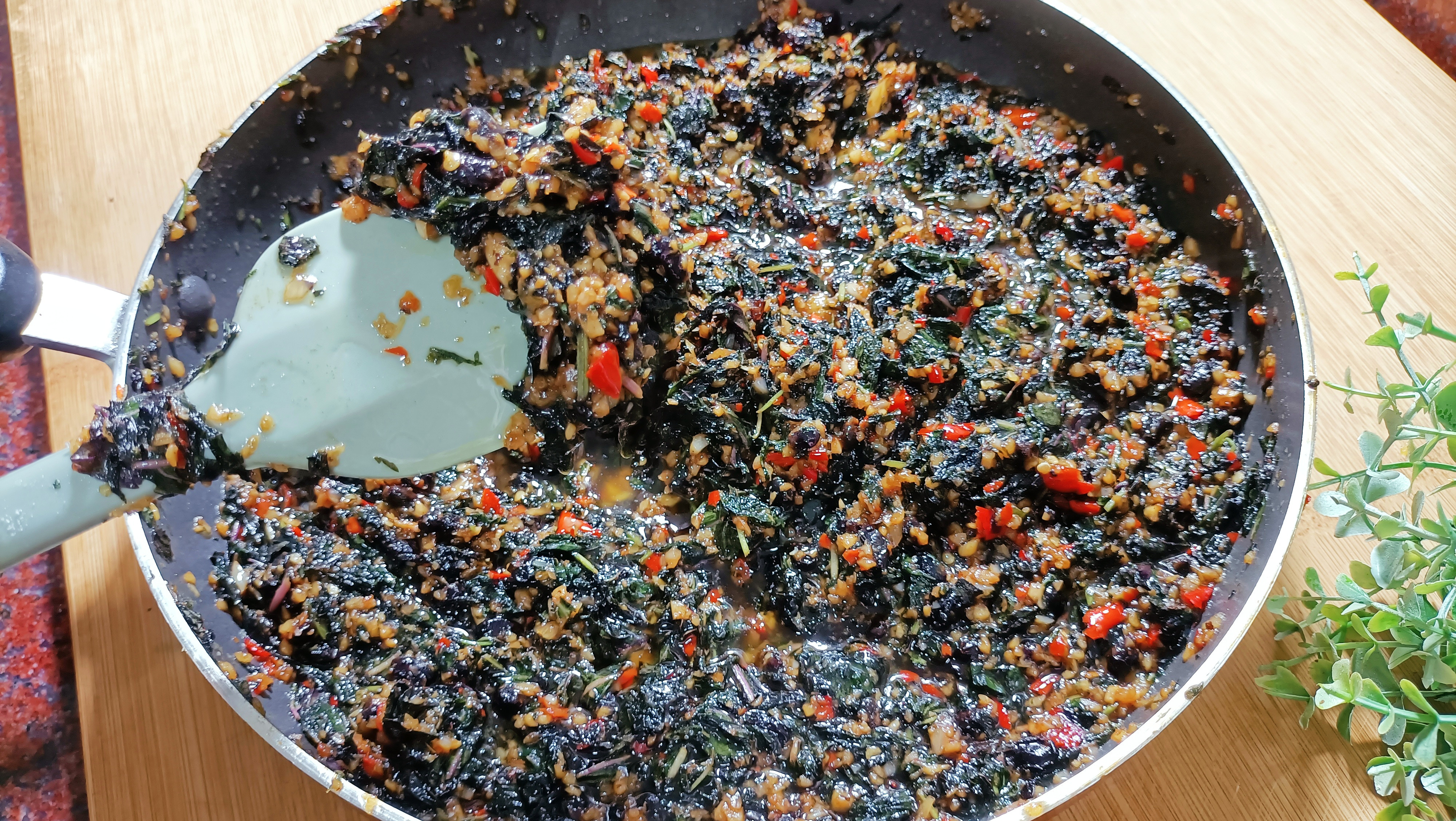 紫苏蒜蓉辣椒酱，香辣开胃又下饭，比吃肉香，比老干妈还好吃