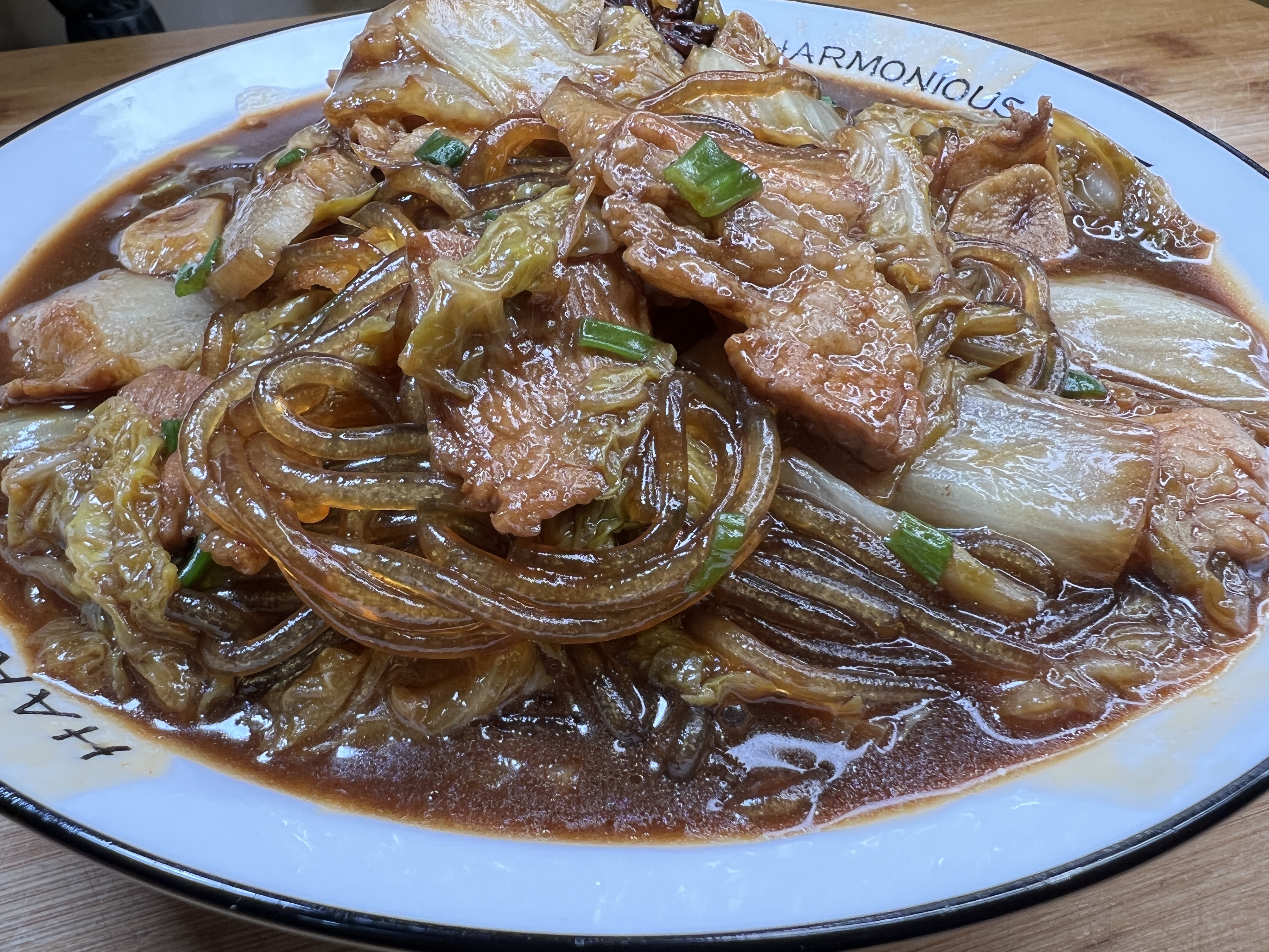 猪肉娃娃菜炖粉条这样做,荤素搭配香而不腻,粉条不坨,超好吃