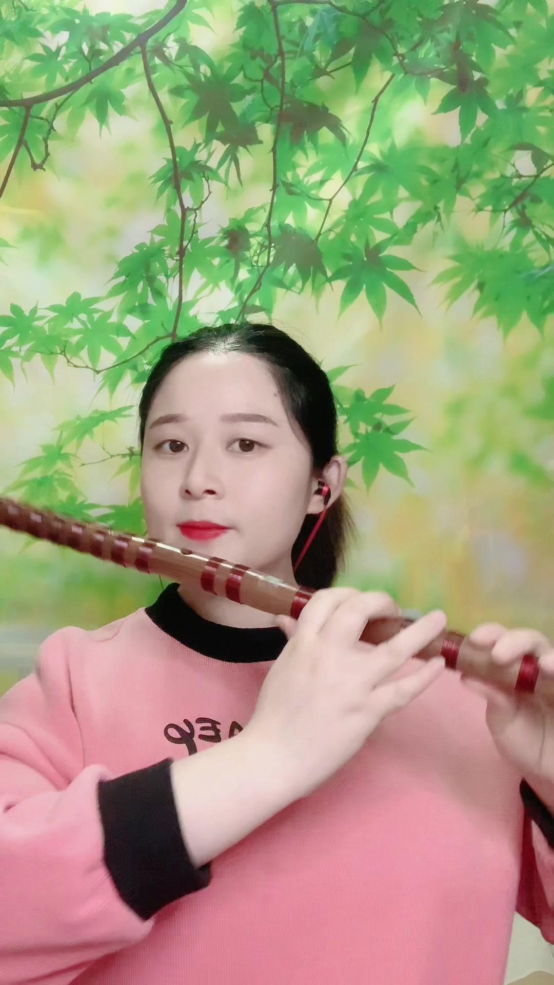 美女竹笛演奏《牧羊曲》