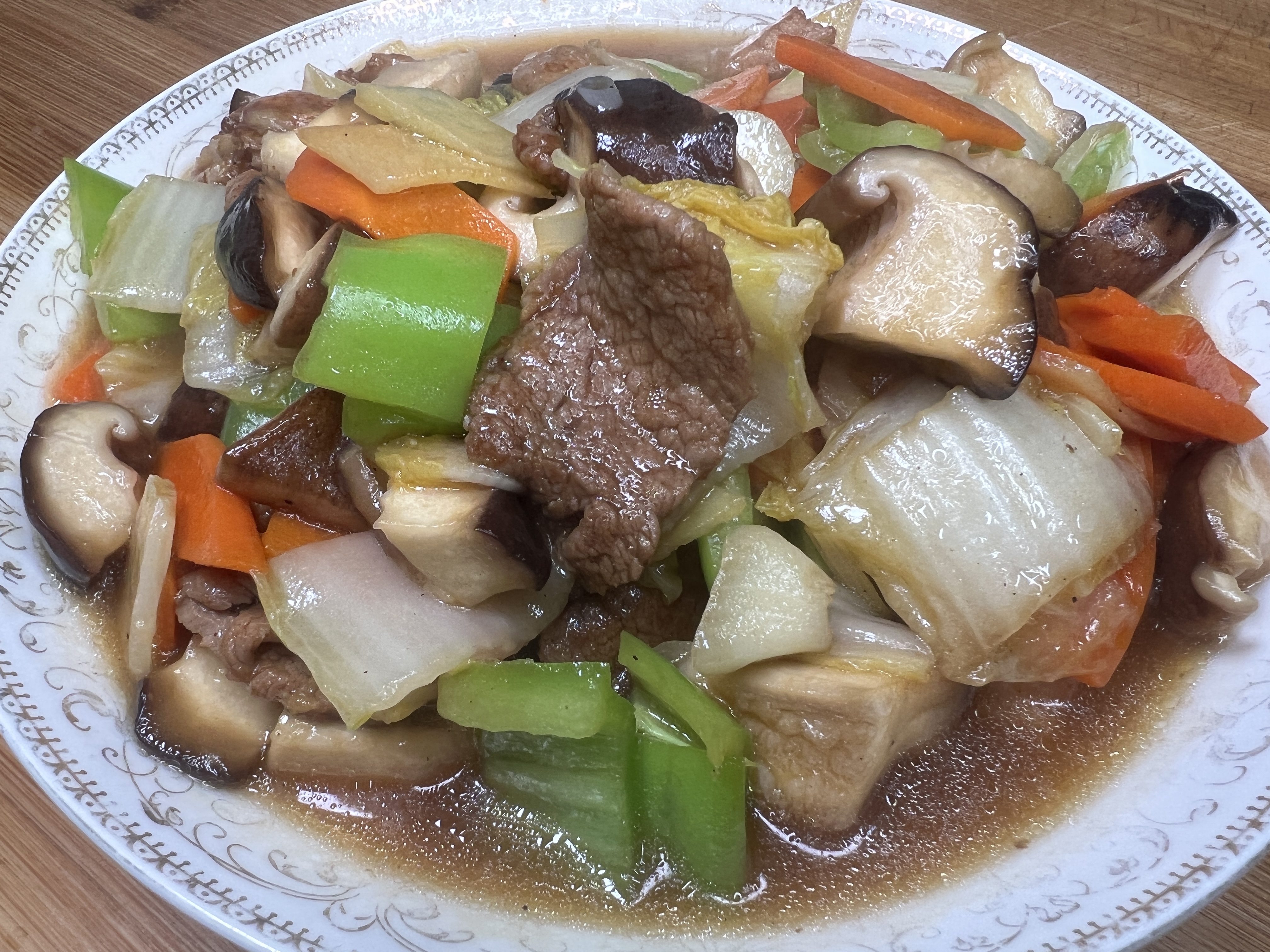香菇娃娃菜的家常做法,香菇肉质肥美,肉片滑嫩不柴,好吃超下饭