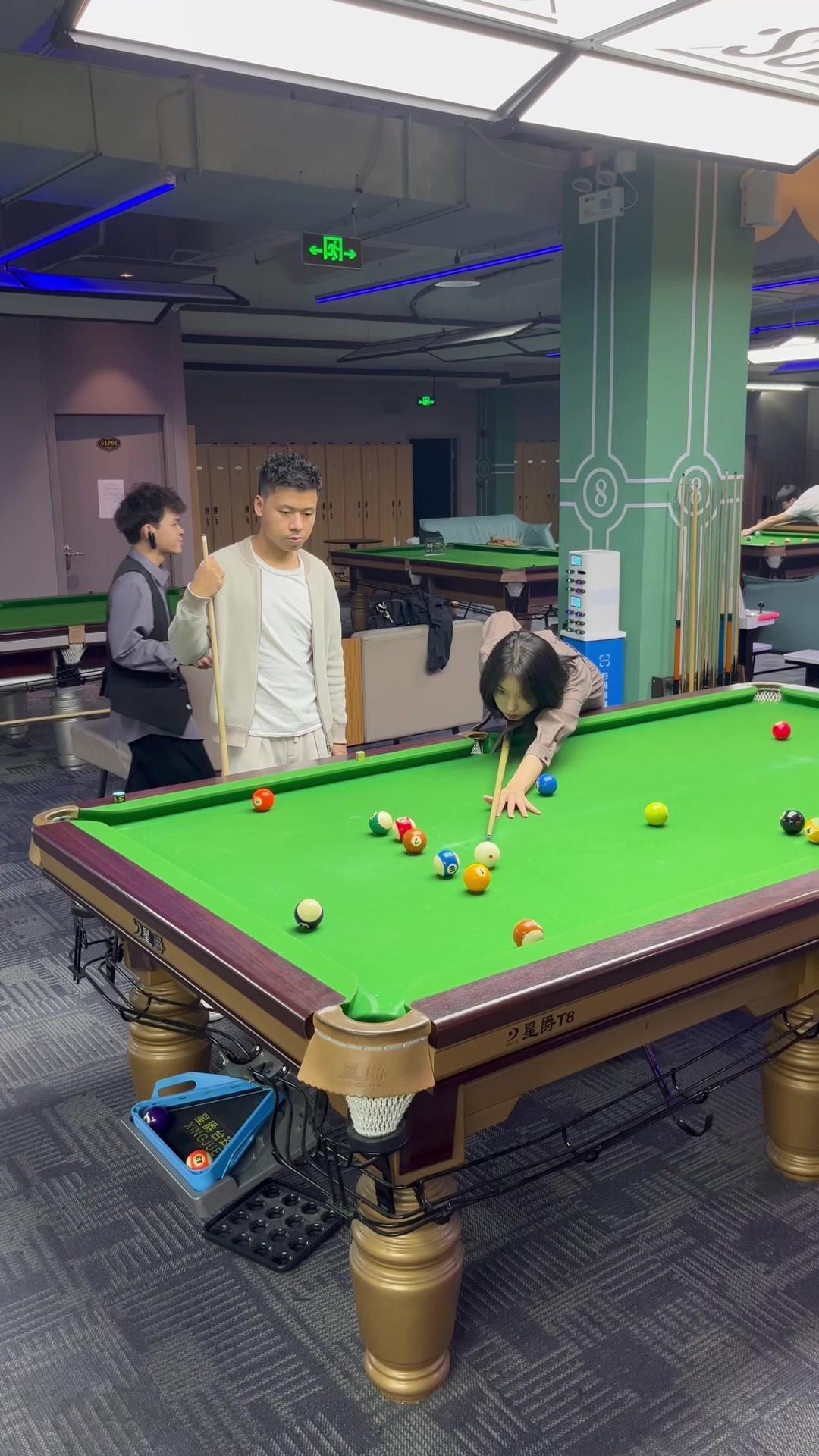 挑战女助教第7集球厅老板请我出手教训一下助教没想到搞砸