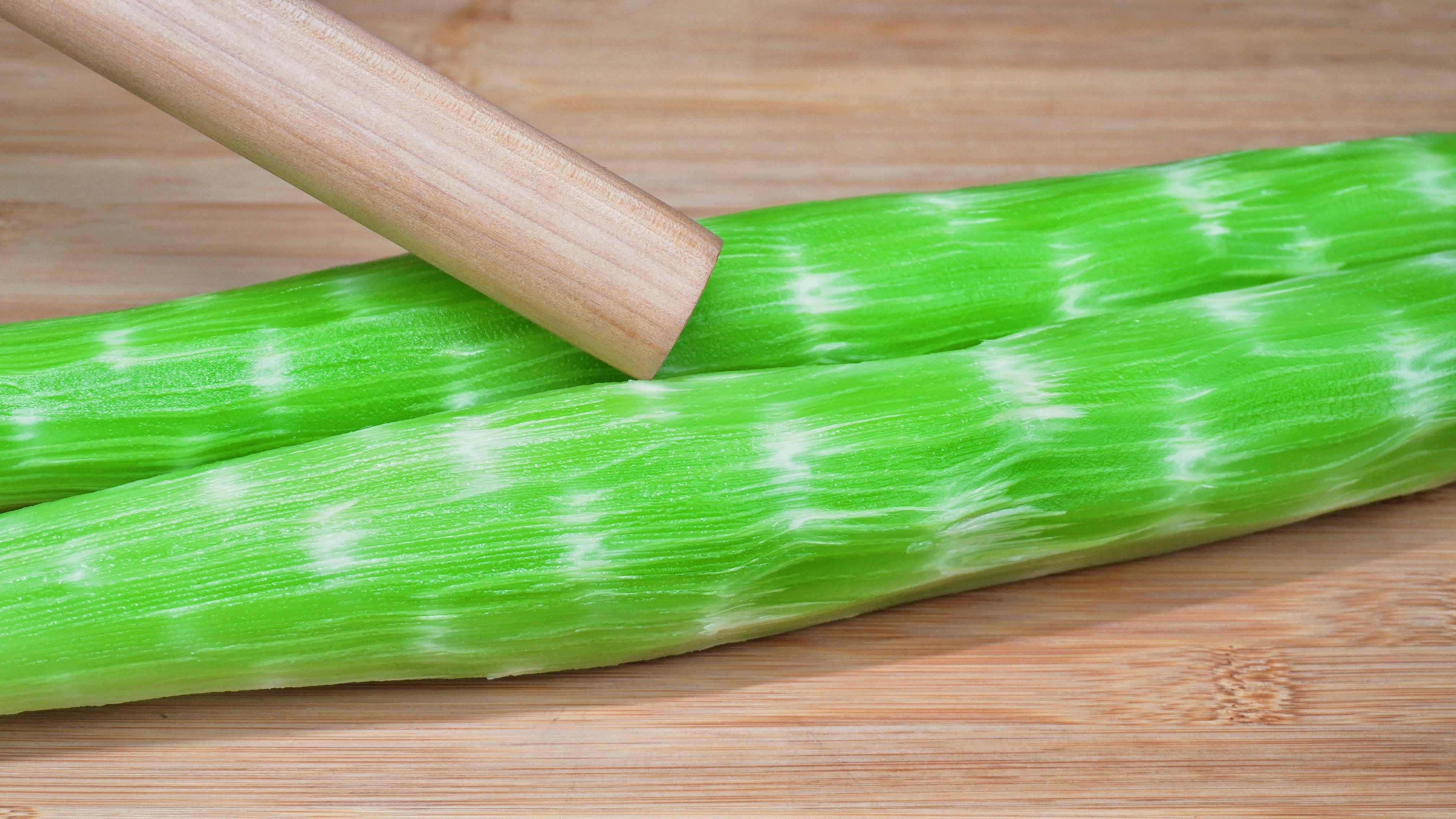 看看月薪30000的大厨是如何做莴笋的,出锅脆嫩爽口,营养不流失