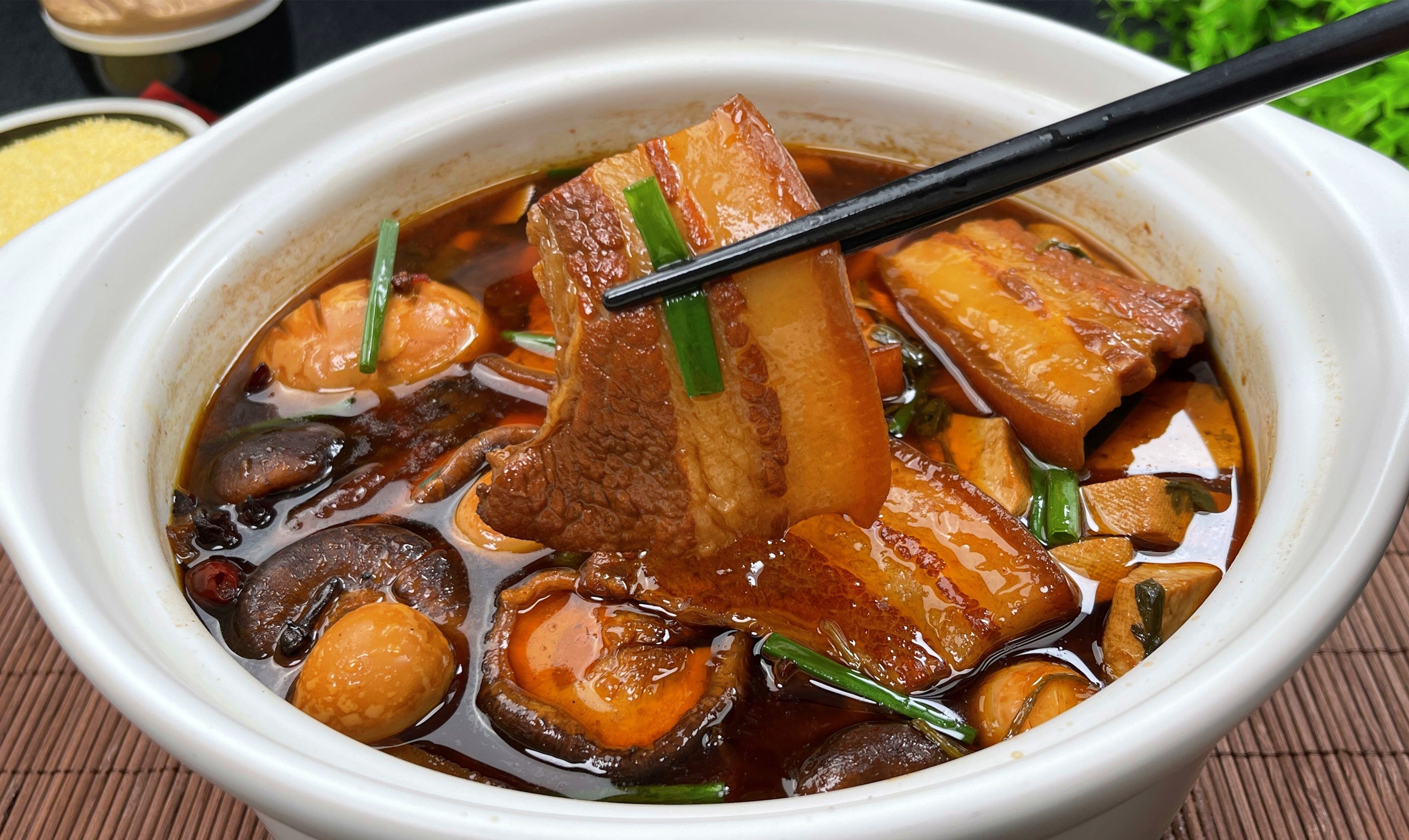 厨师长教你酱卤五花肉，住记2个诀窍，酱香浓郁软烂入味，真过瘾