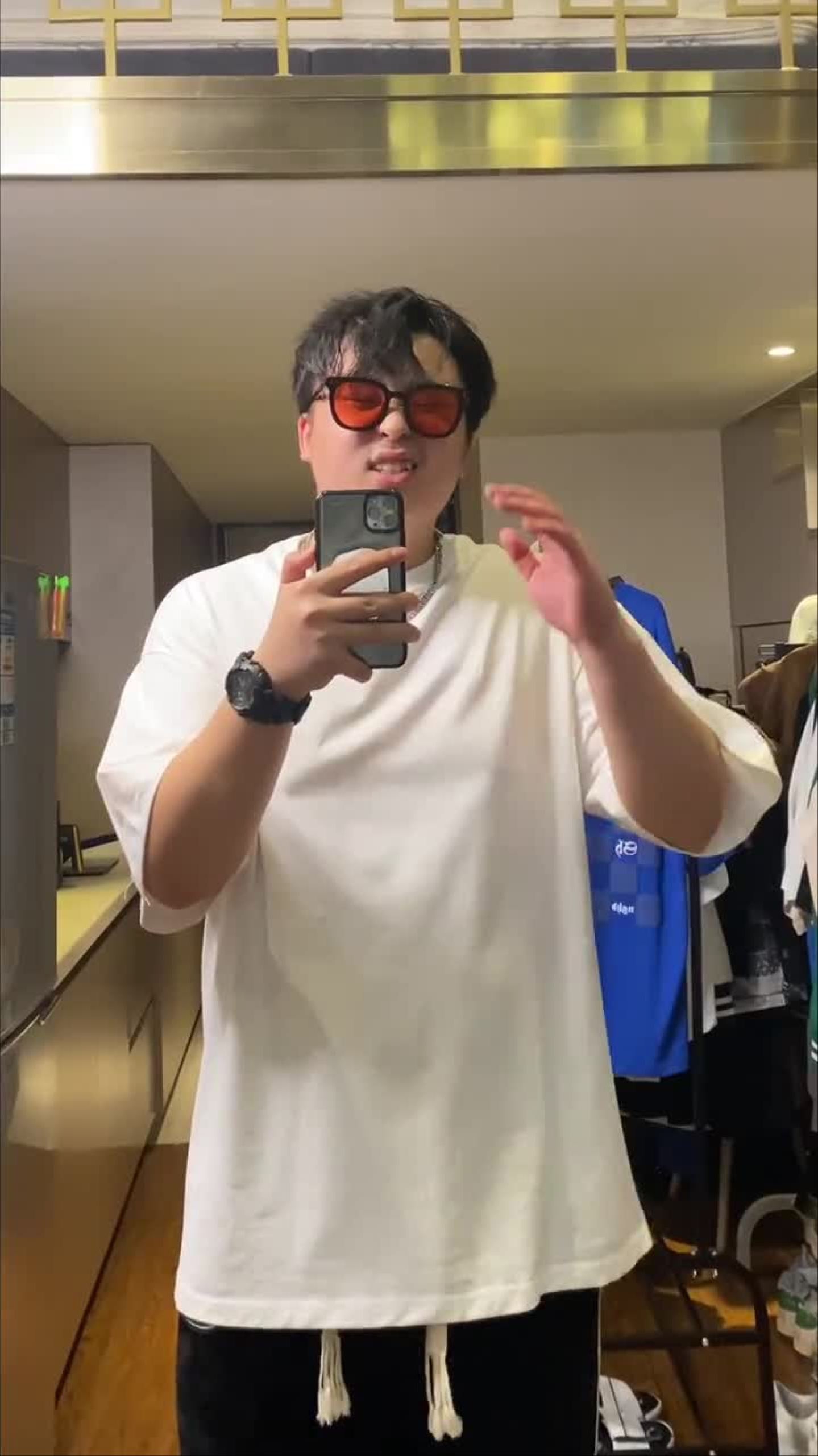 正在直播中哦微胖男