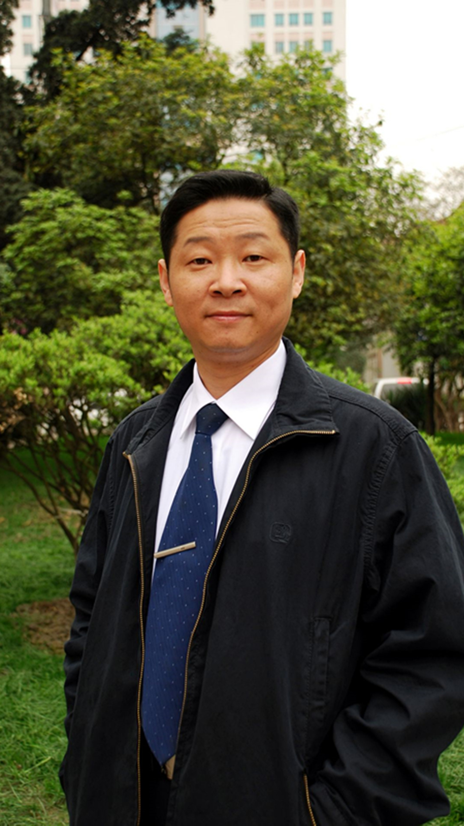 退圈靠养鸡身价上亿个头不高娶1米8模特三德子赵亮如今怎么样