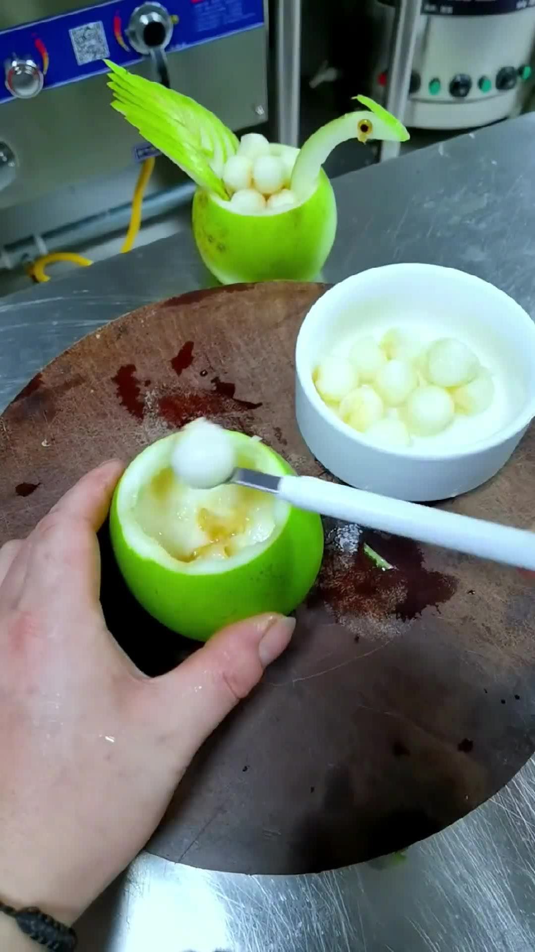 跟着吴师傅学摆盘好玩又好看的青苹果水果手术