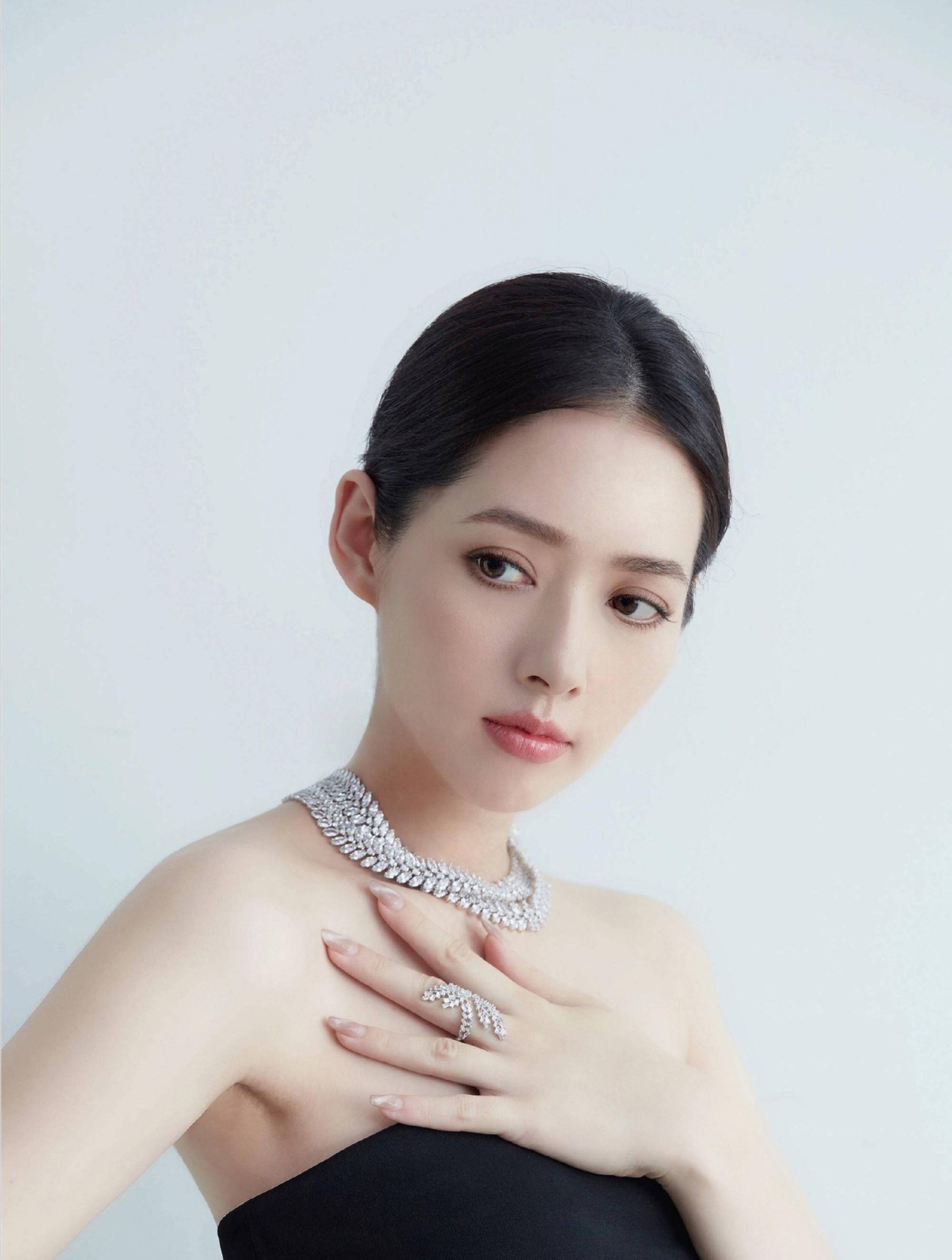 向佐对着郭碧婷缅怀前女友,向太:遗产没你份,全部给孙子孙女1-度小视