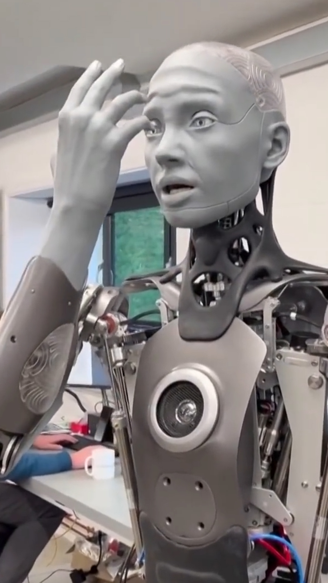 英国诞生世界最先进人形机器人