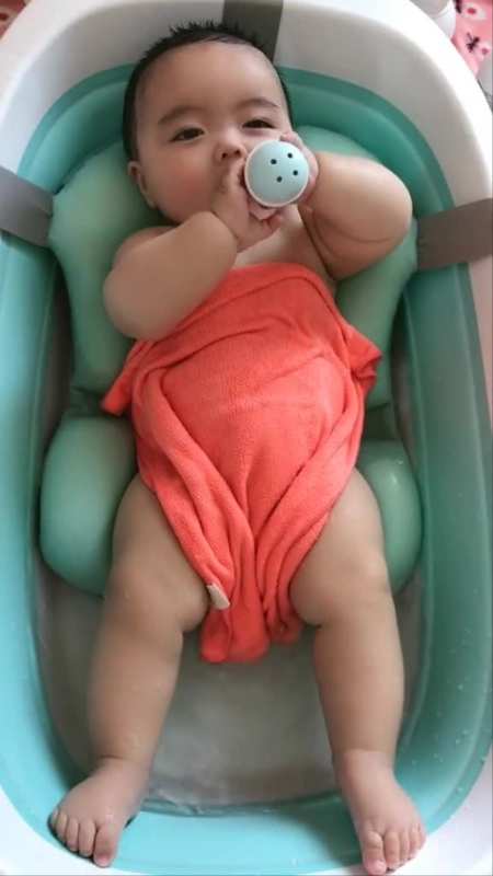 爱洗澡的小屁孩,这么爱干净呢,晒娃-度小视