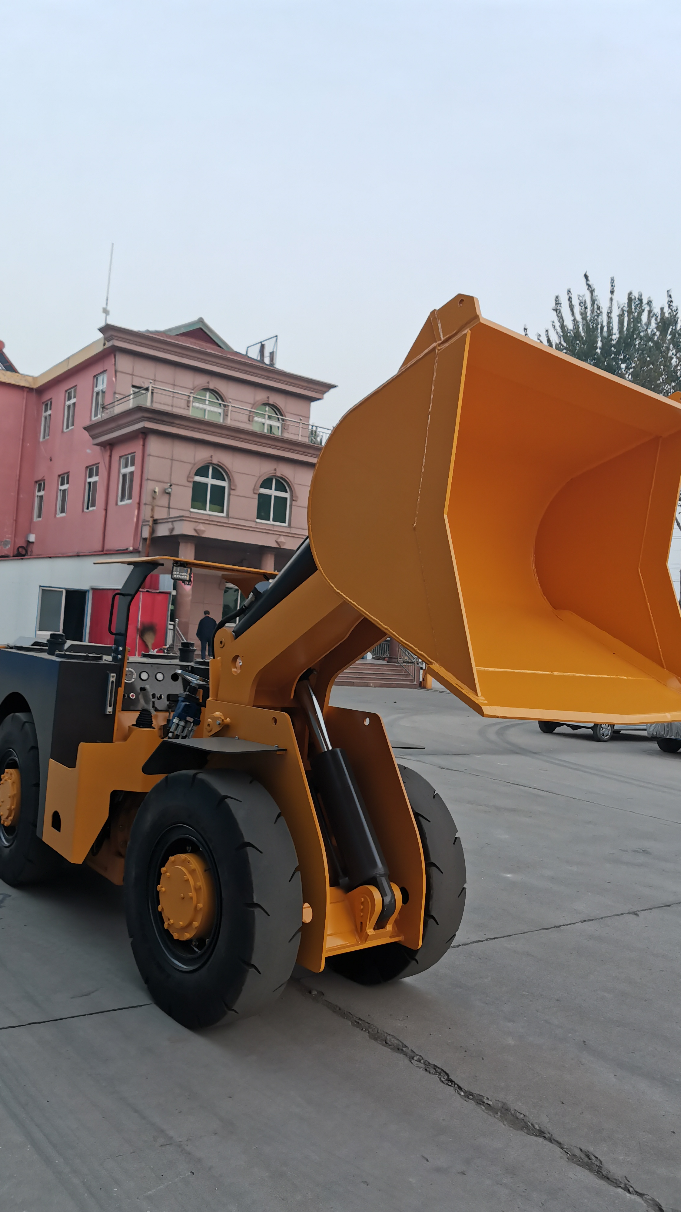 1立方井下柴油铲运机实拍视频