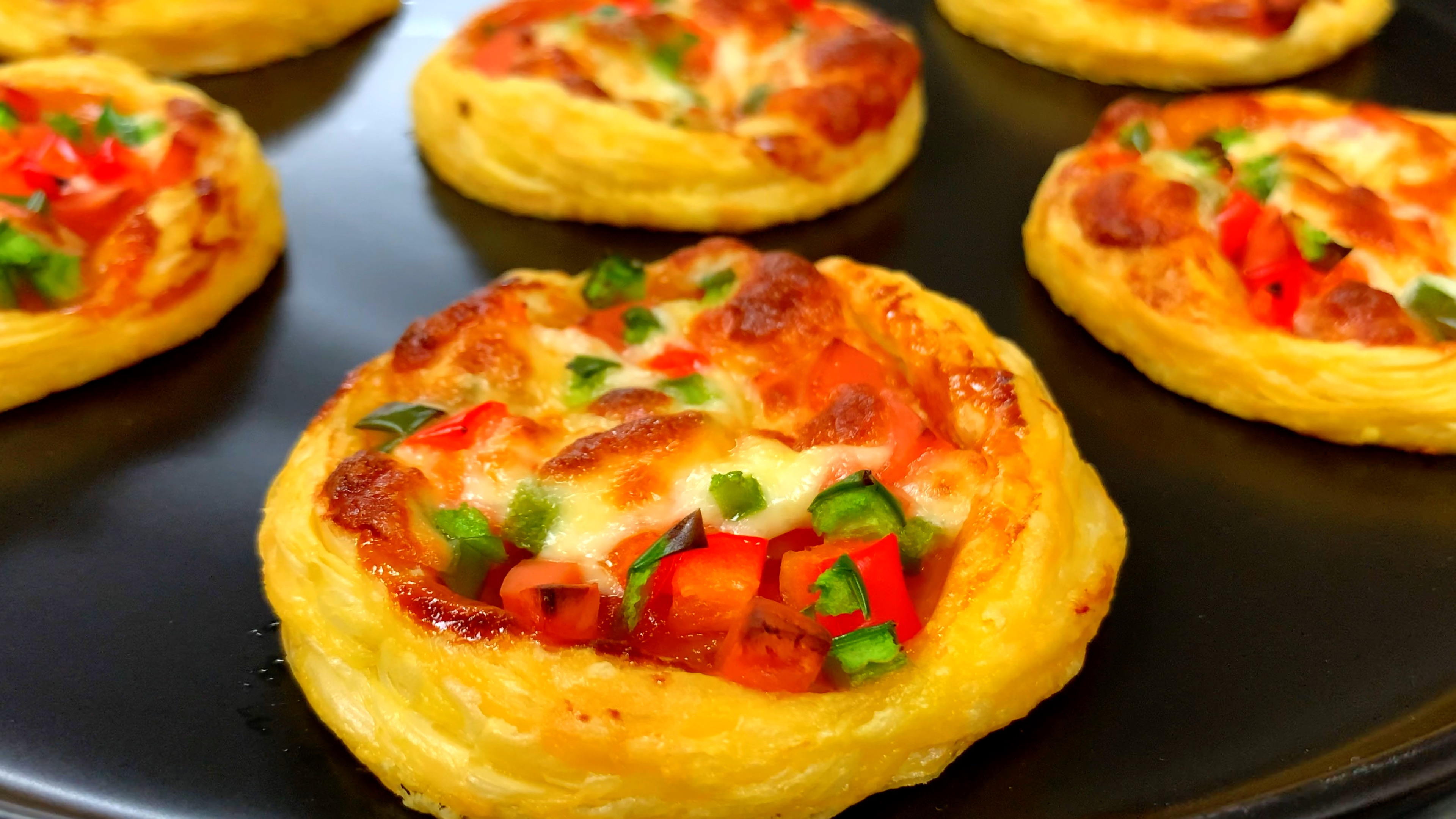 蛋挞皮一口披萨，口感丰富外脆里嫩，适合全家人，简单治愈系美食