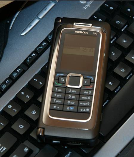 双屏折叠机的鼻祖,诺基亚e90开箱-度小视