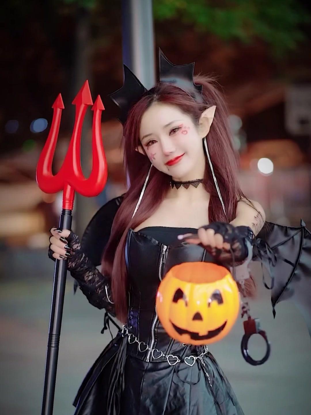 出来觅食 万圣节变装 万圣节捣蛋计划