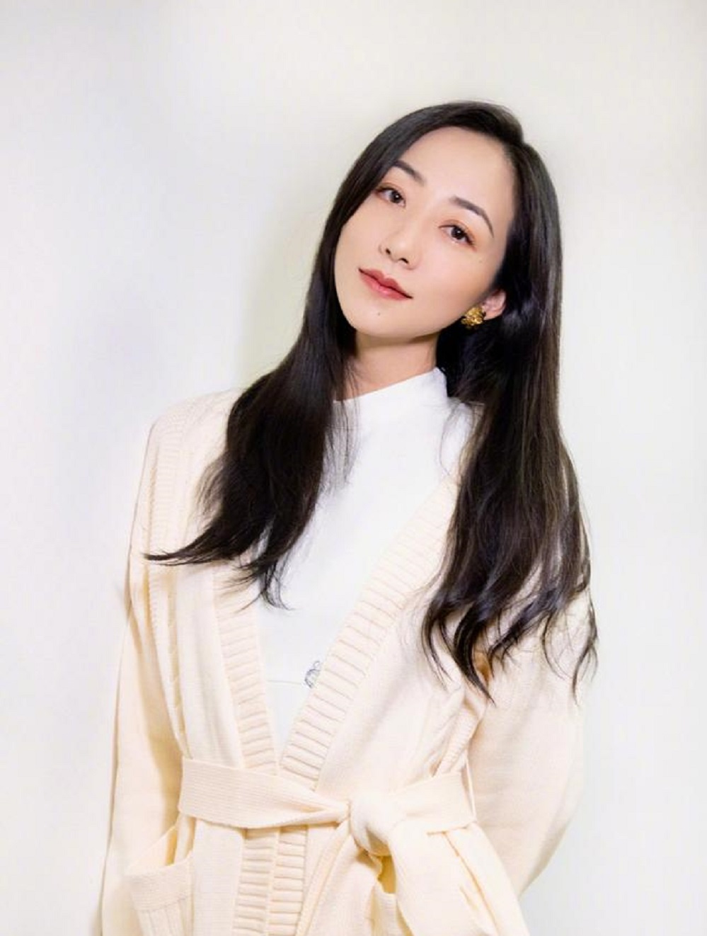 "珠宝公主"韩雪:住3.5亿城堡戴6千万钻戒,18岁就已身价过亿1