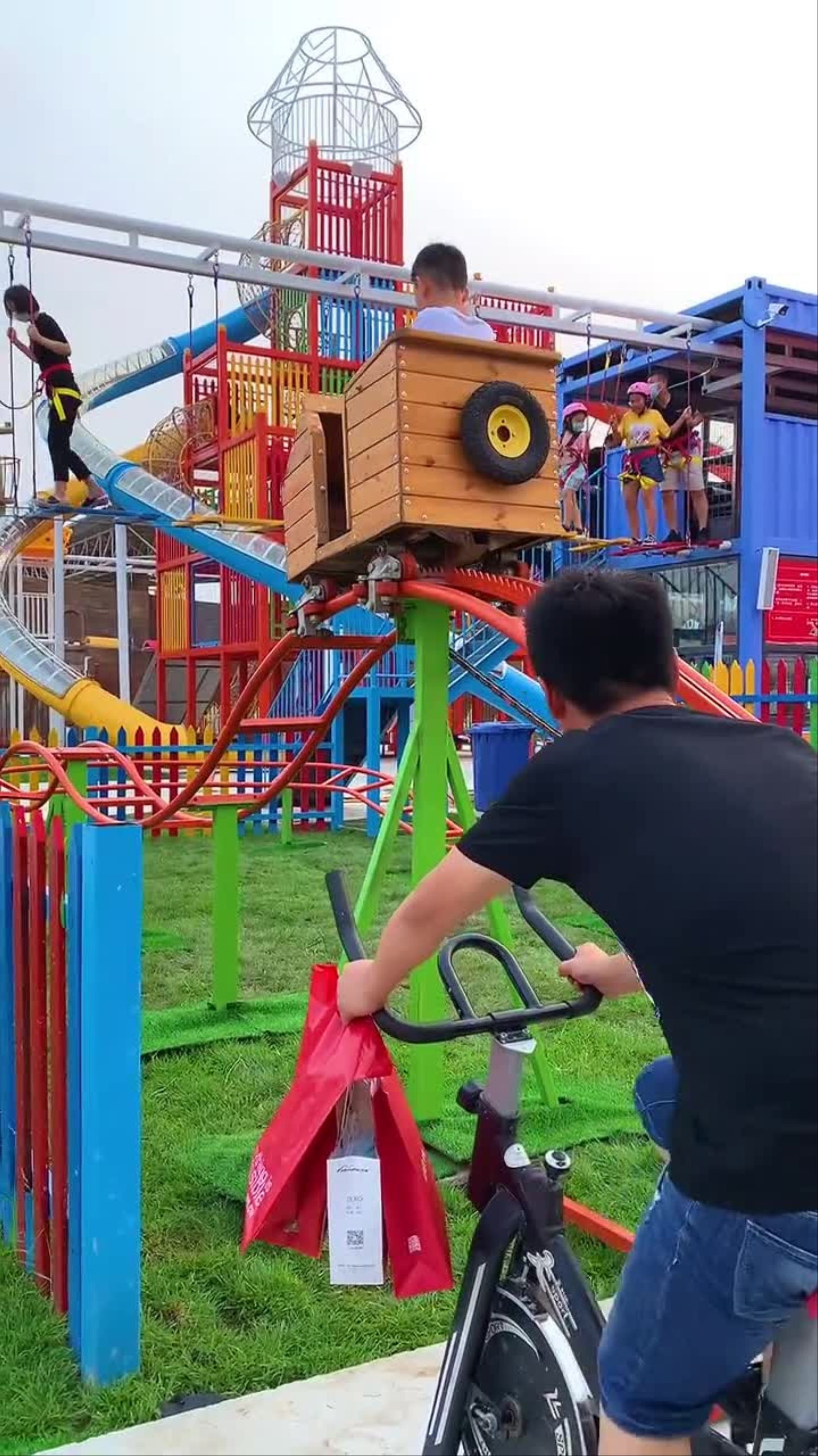 石家庄首个坑爹过山车,百公里耗费一个爹