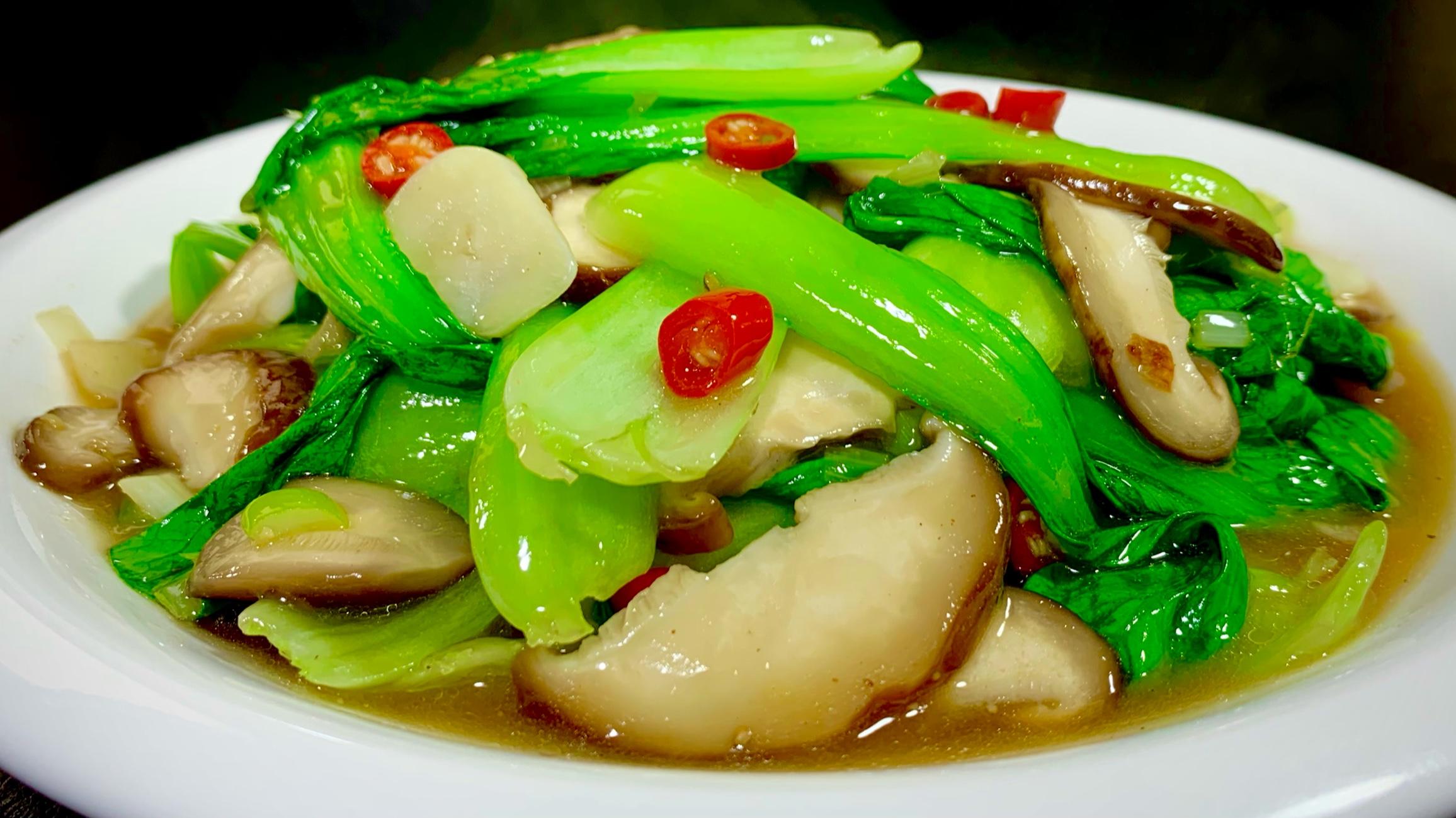 上海青炒香菇,没想到这么好吃,一个星期吃六次都不腻,太解馋了