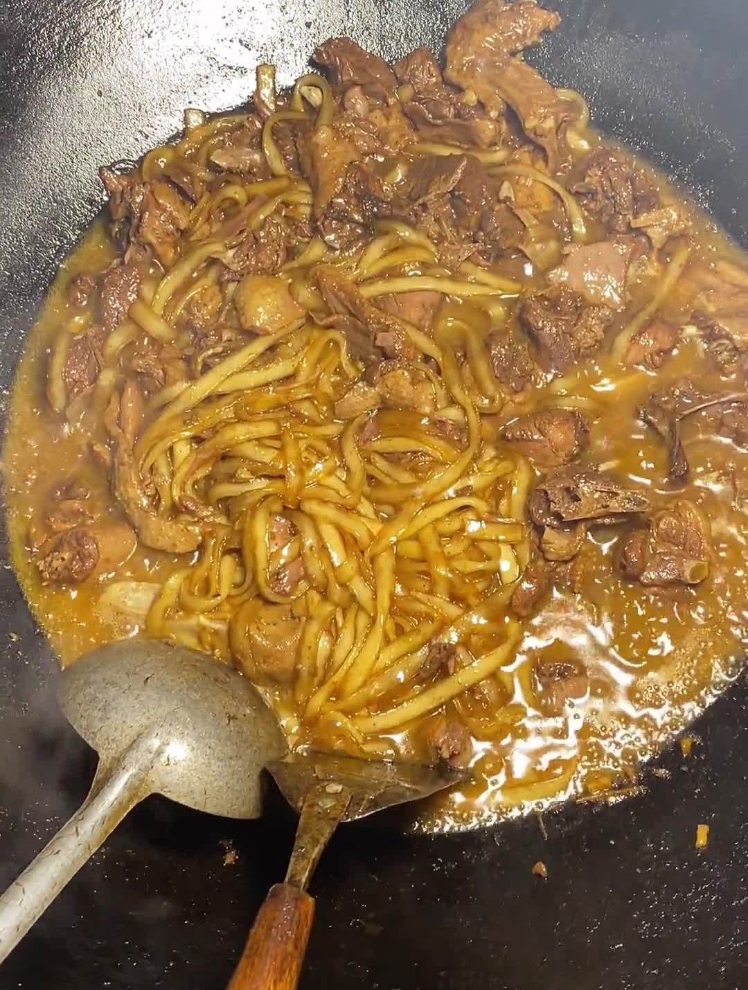 鸡肉炖宽粉农村美食