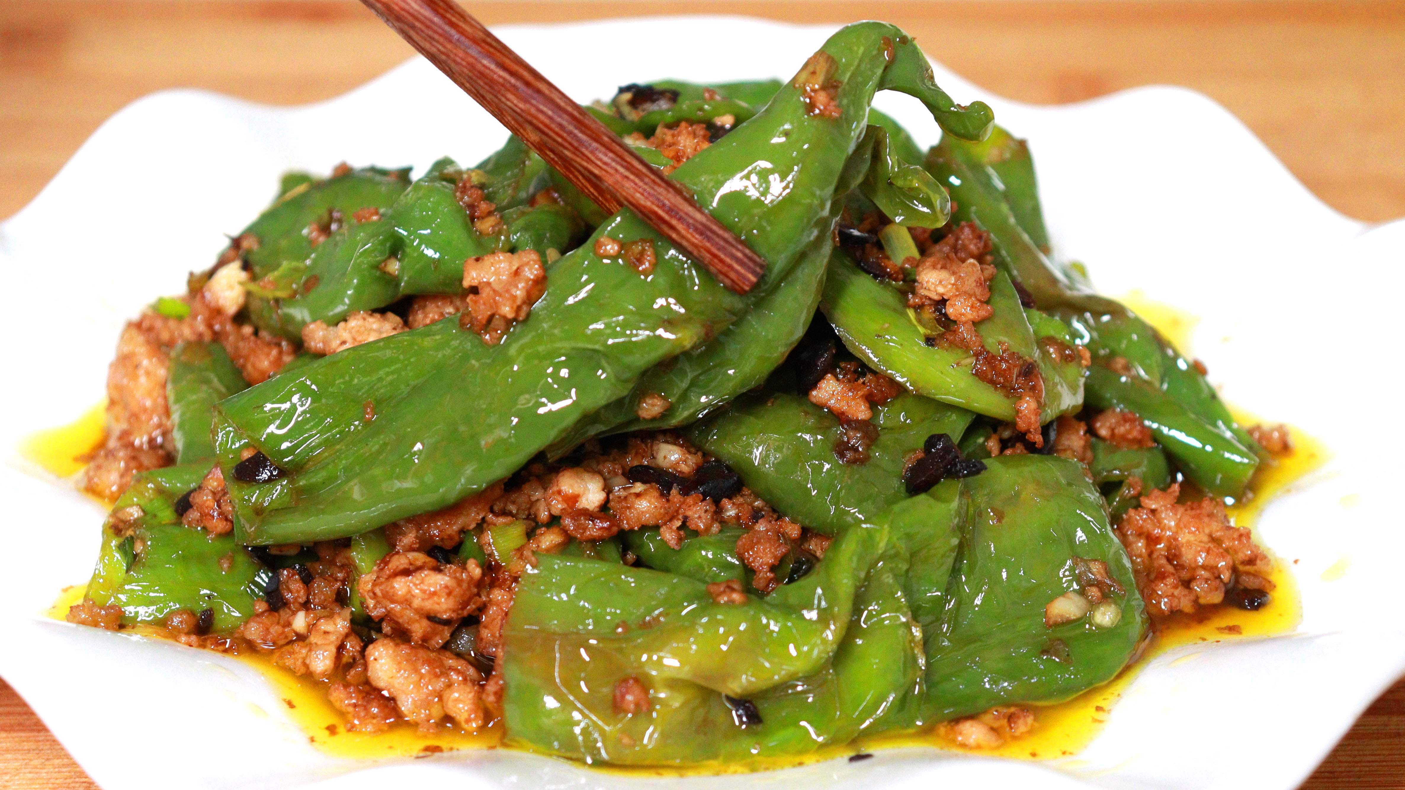 川菜中的经典下饭菜,虎皮青椒正宗做法,好吃不油腻,年夜饭必备