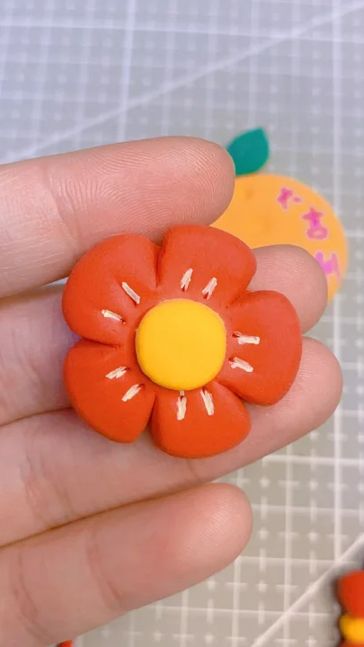 粘土小梅花今天教大家用超轻粘土做一朵梅花