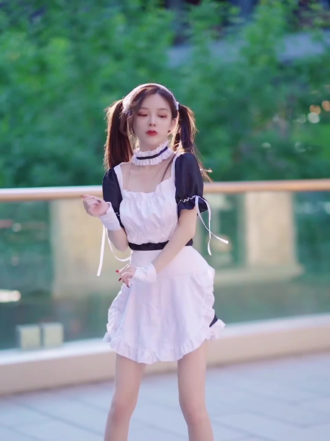 够弹么 双马尾弹力摇