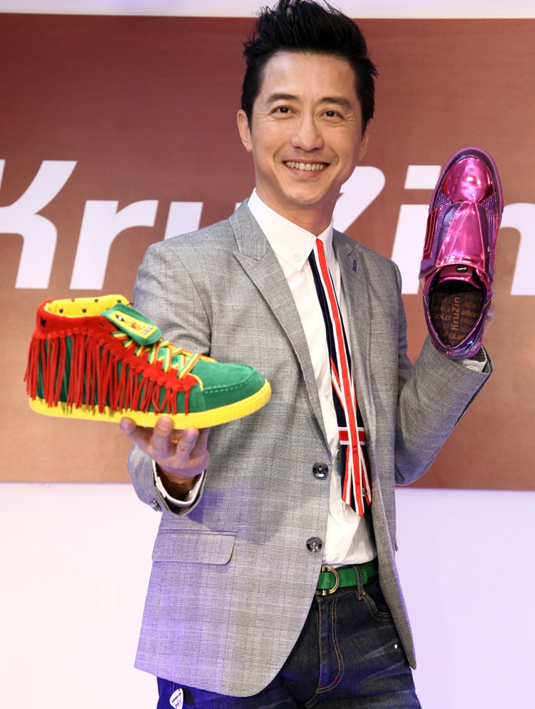 92年庾澄庆春晚一首歌,张学友都要靠他翻红!庾澄庆巅峰时有多强