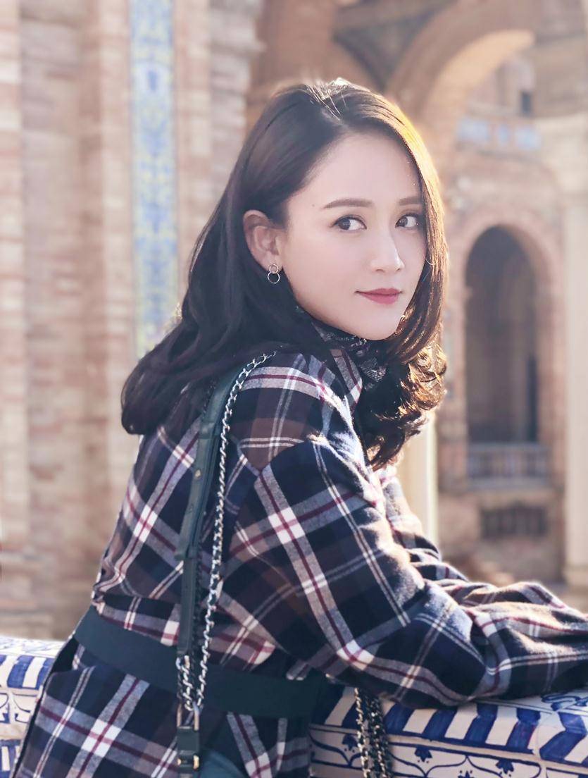 豪放天后:陈乔恩输游戏被迫脱内衣,被网友质疑吃人血馒头4-度小视