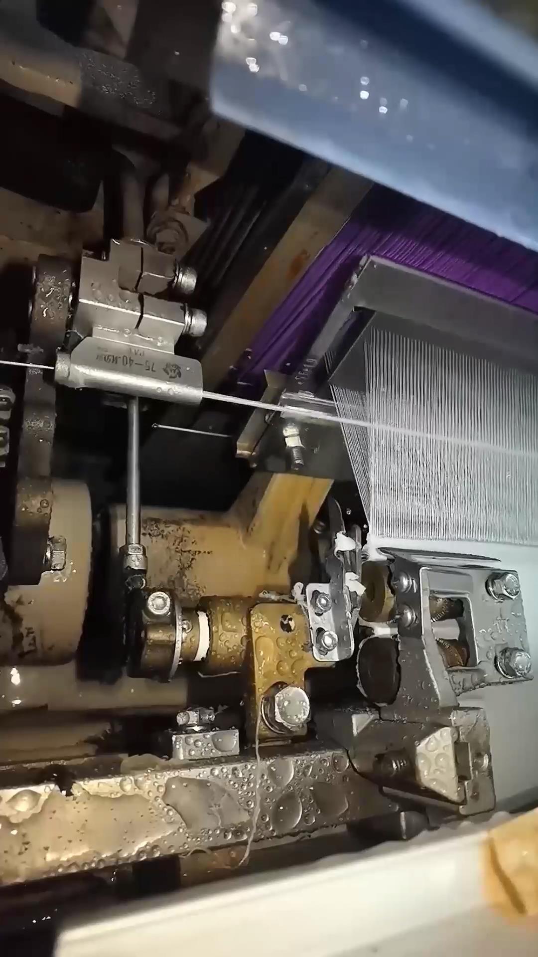 机械自动化慢镜头下的喷水织机