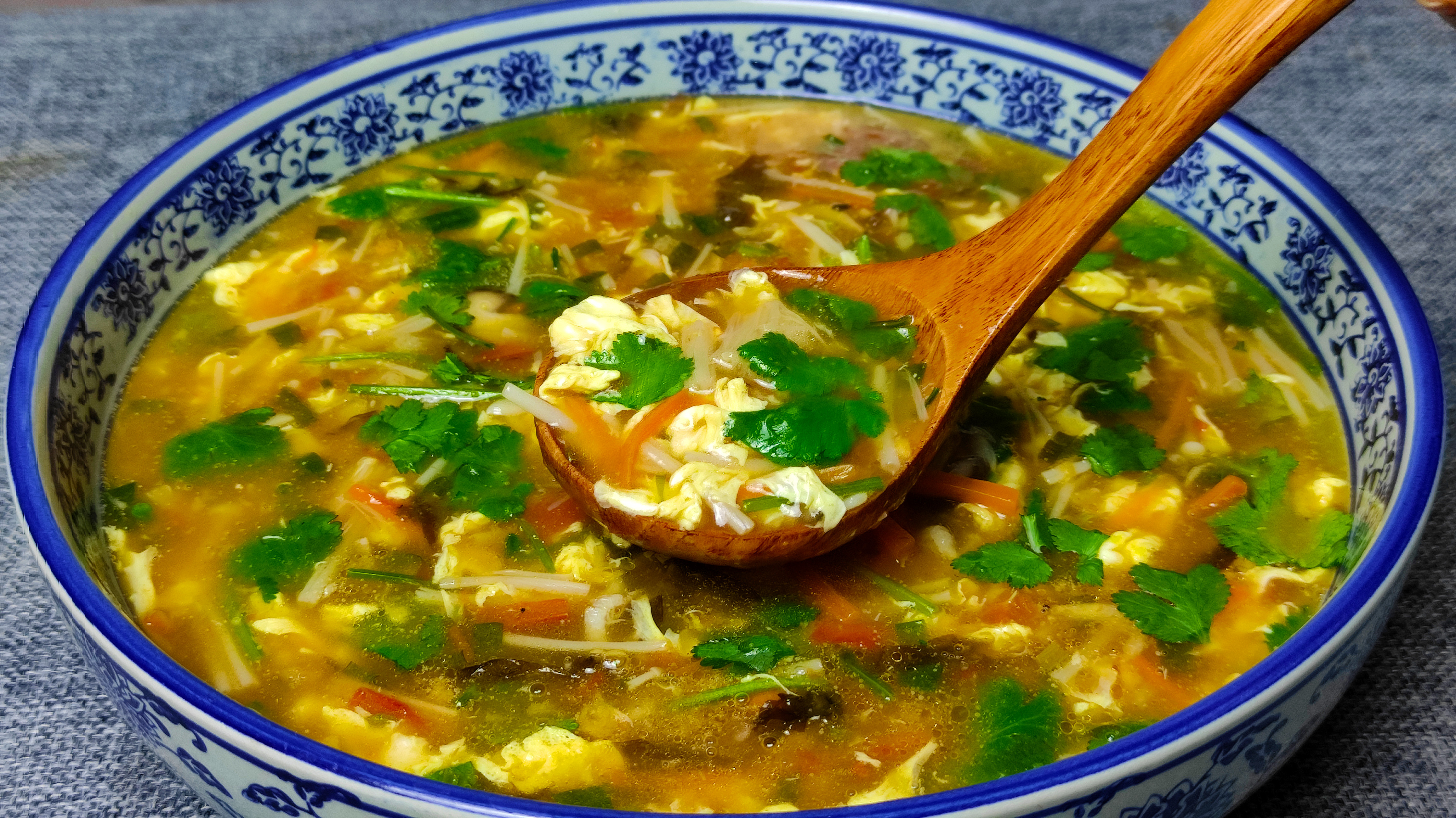 冬天多喝这碗汤,饭店卖38,在家成本不到6元,汤鲜味美营养多